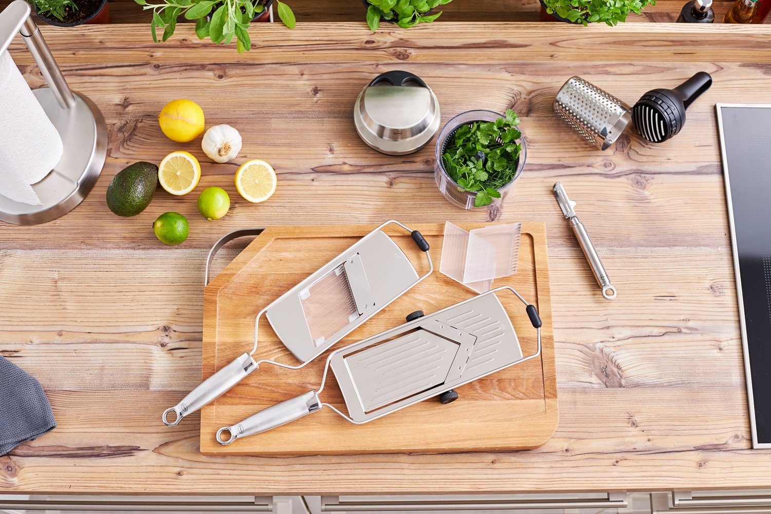 RÖSLE Gemüsehobel, Edelstahl 18/10, (1-St), mit V-Klinge für Gemüse und Obst, 5 Schnittstärken, inkl. Gemüsehalter