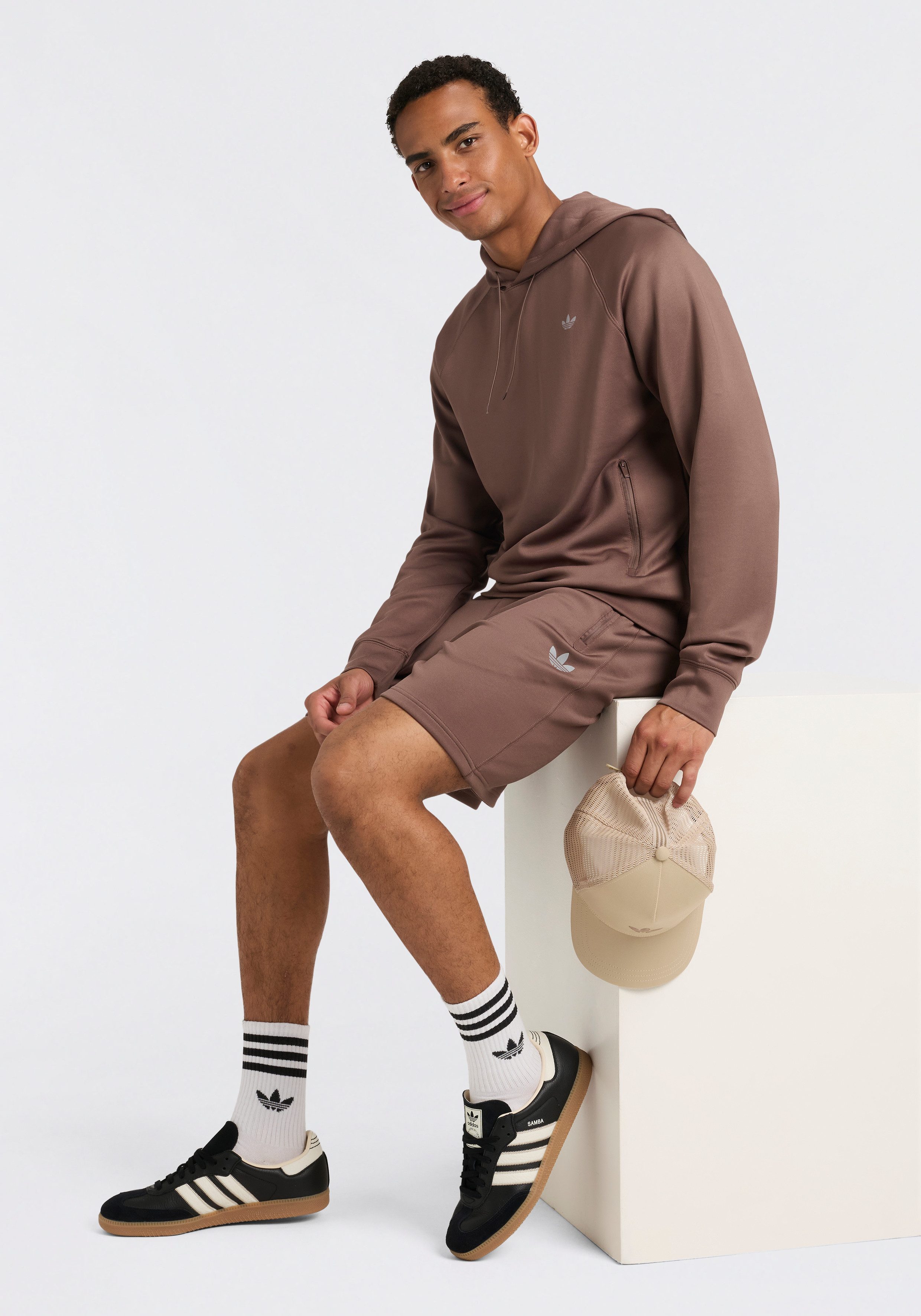 Zum Outfit 7