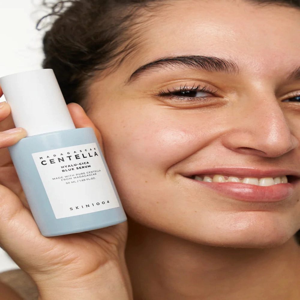 SKIN1004 Gesichtsserum SKIN1004, Madagascar Centella Hyalu-Cica Blue Serum – 50 ml, Hyalu-Cica-Formel: Centella Asiatica aus Madagaskar, beruhigend