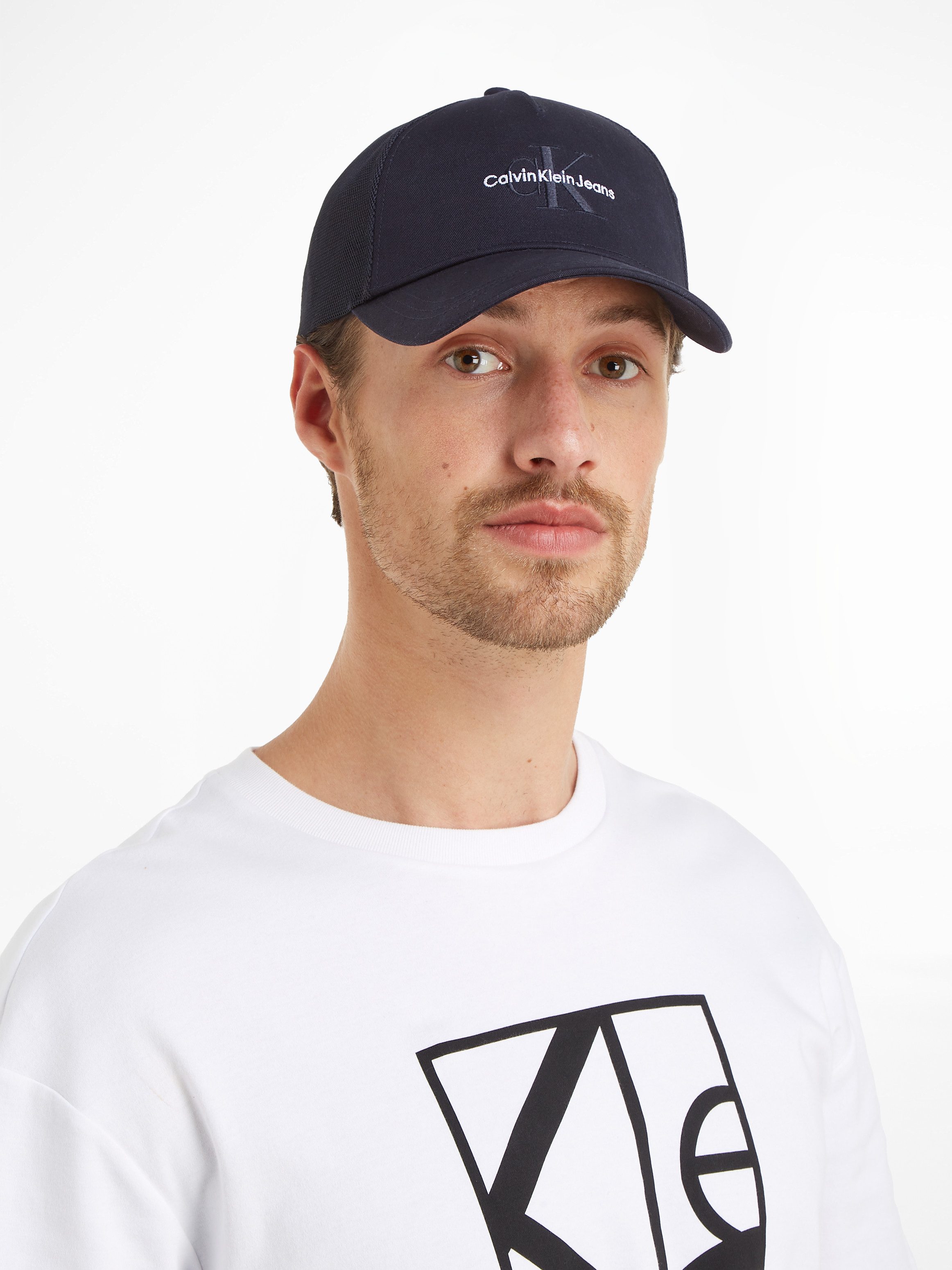 Calvin Klein Jeans Trucker Cap MONO LOGO EMBRO TRUCKER HAT mit Netz-Einsatz