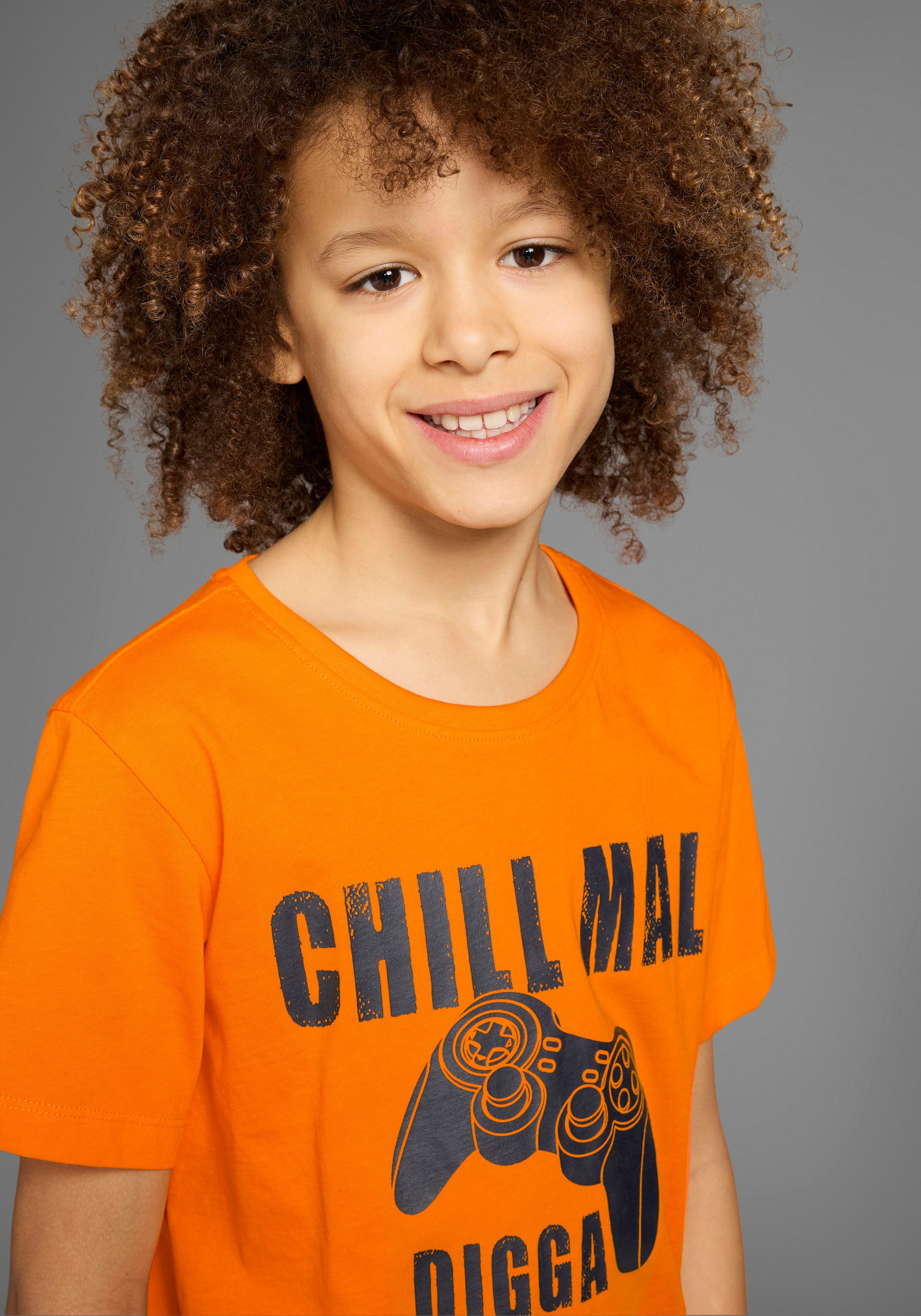 KIDSWORLD T-Shirt Mit Spruch: CHILL MAL Kurzarm, Basic-Stil, mit coolen Schriftzügen, Rundhalsausschnitt
