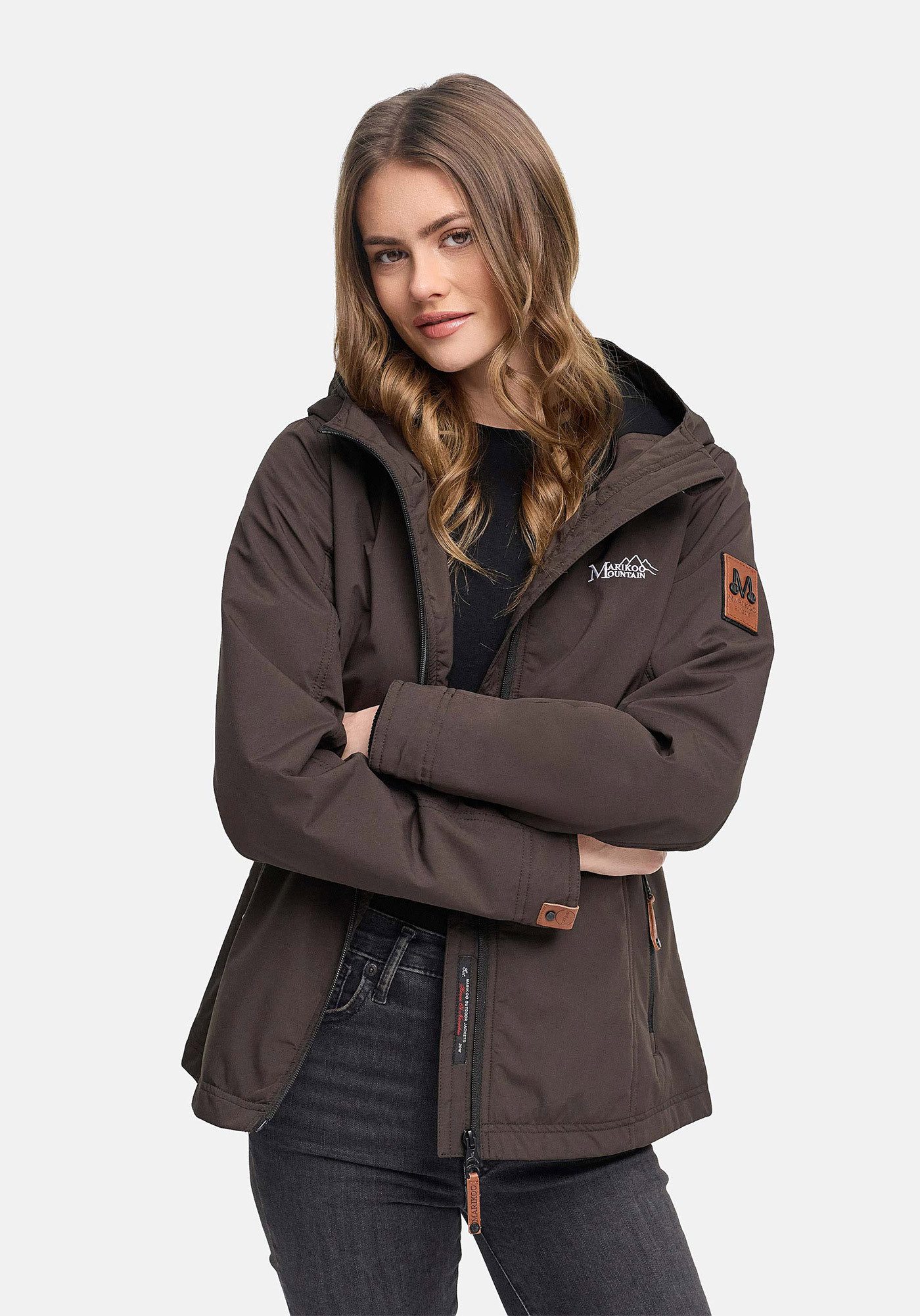 Marikoo Outdoorjacke Brombeere Sportliche Übergangsjacke mit Kapuze und schützendem Kragen – Bild 3 von 5