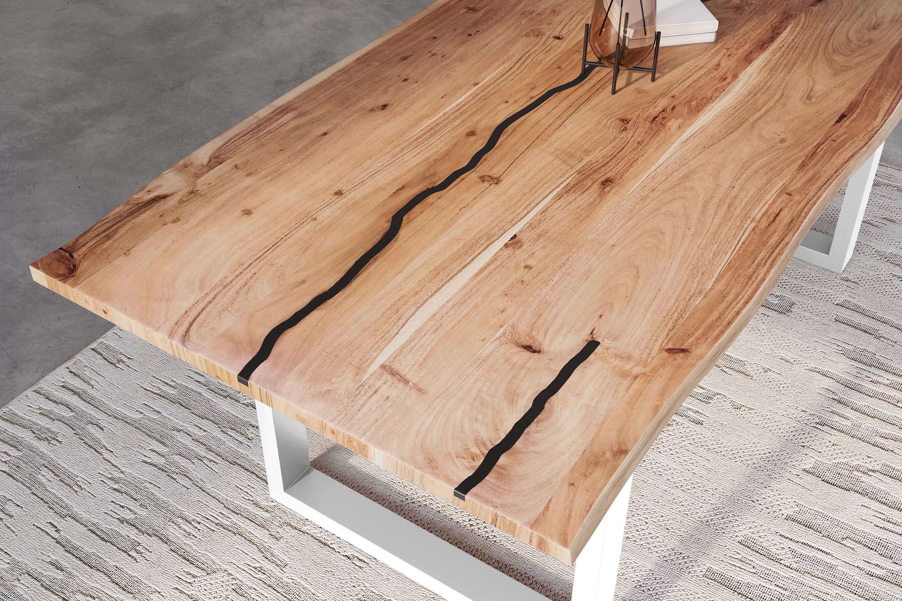 SAM® Baumkantentisch Daisy, Akazienholz, Baumkante, schwarze Resin-Adern, Metallgestell