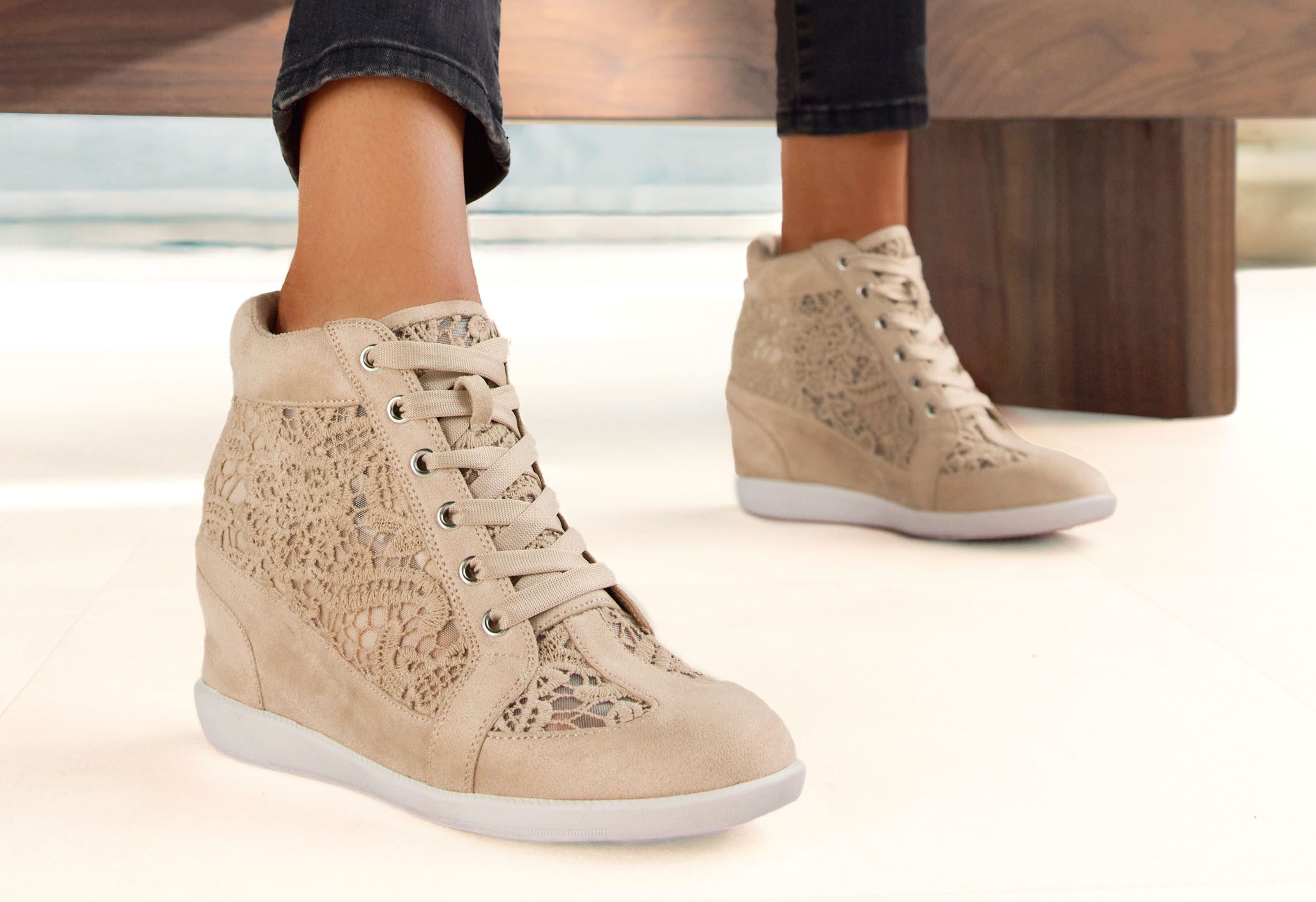 LASCANA Freizeitschuh, Sneaker mit innenliegendem Keilabsatz günstig online kaufen