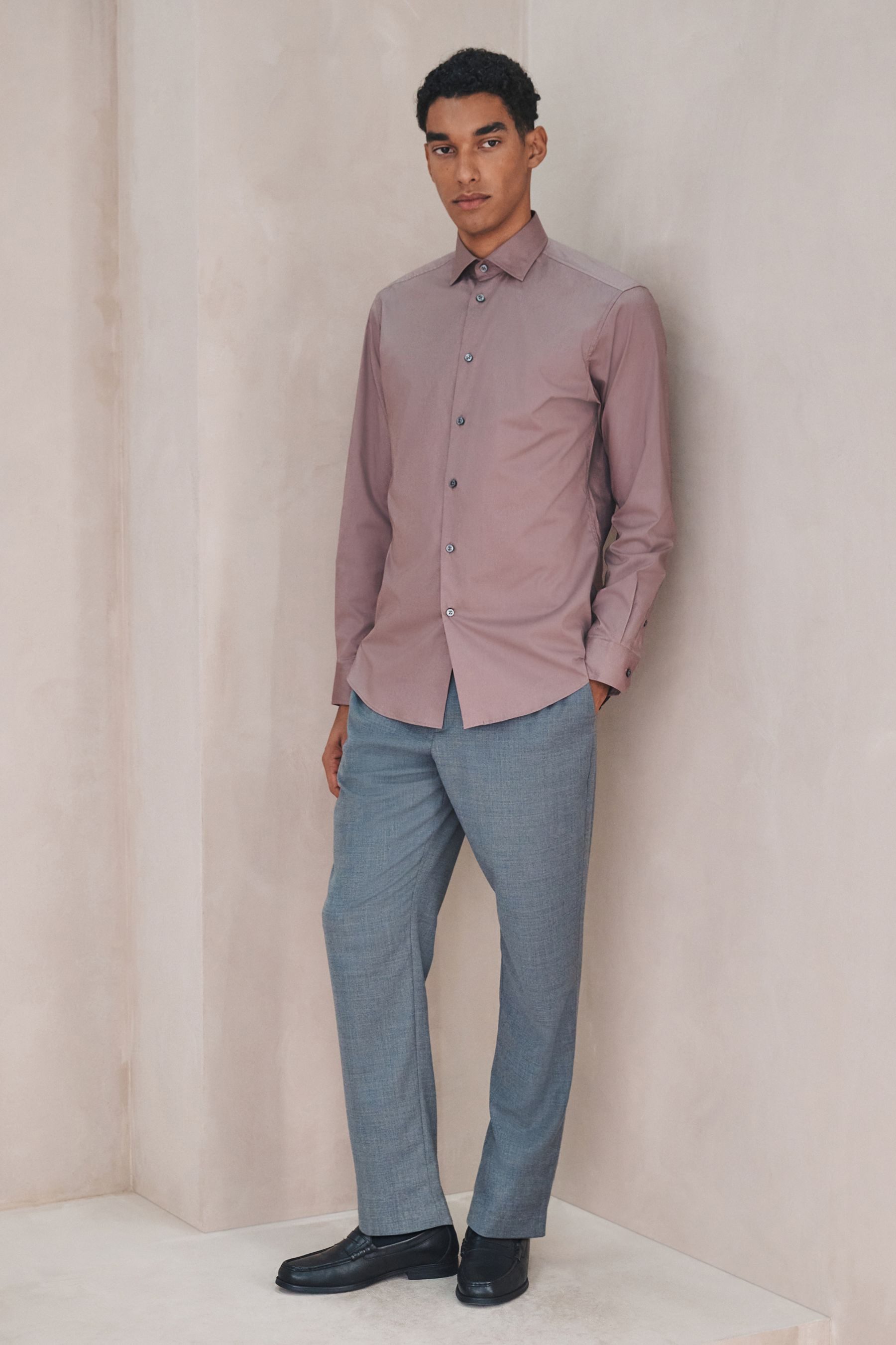 Next Langarmhemd Langärmeliges Slim Fit Hemd aus Baumwollstretch (1-tlg)