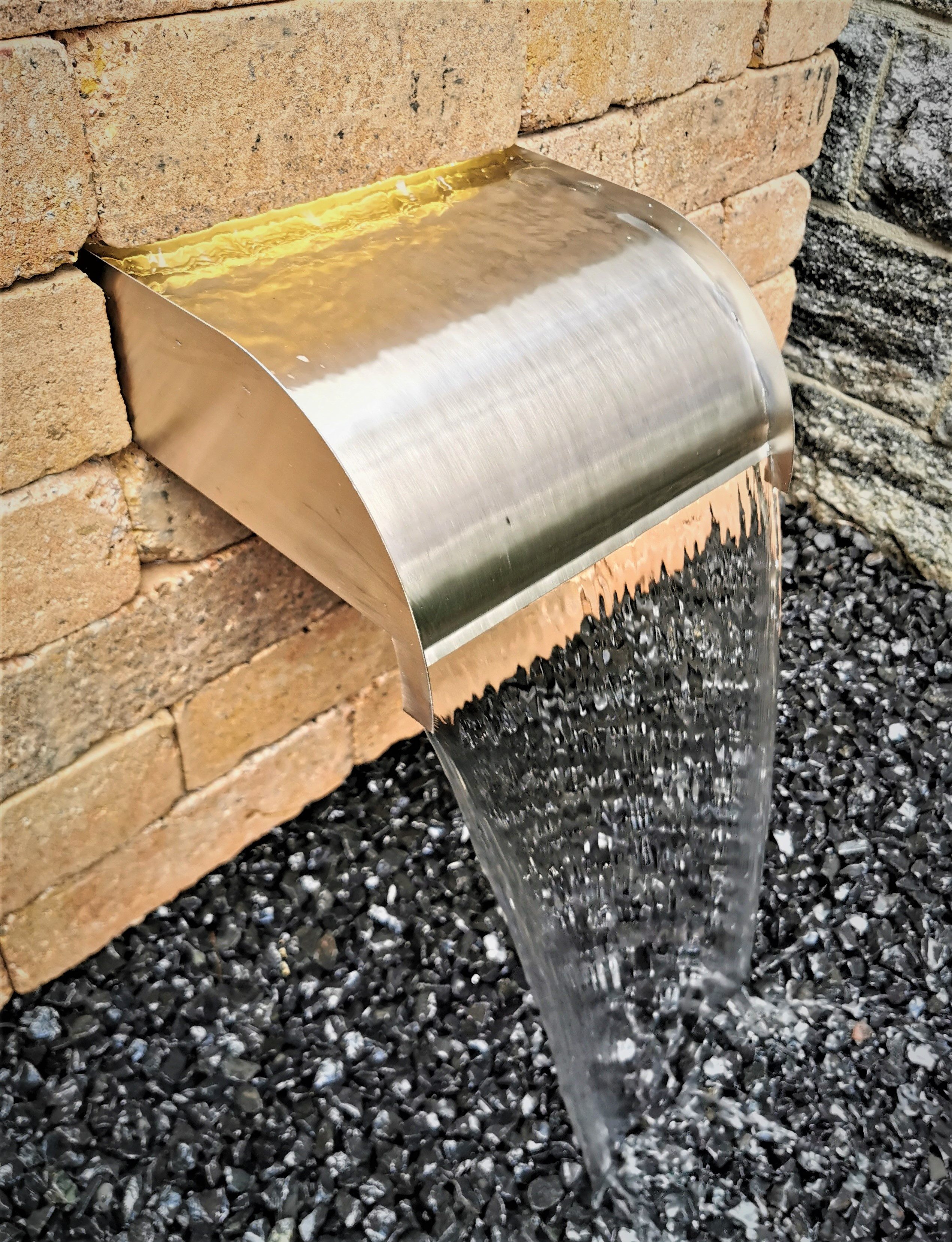 Jürgen Bocker - Gartenambiente Wasserfall Wasserfall Mambo 30 cm abgerundet Edelstahl matt LED Sets Auslauf, 30,00 cm Breite