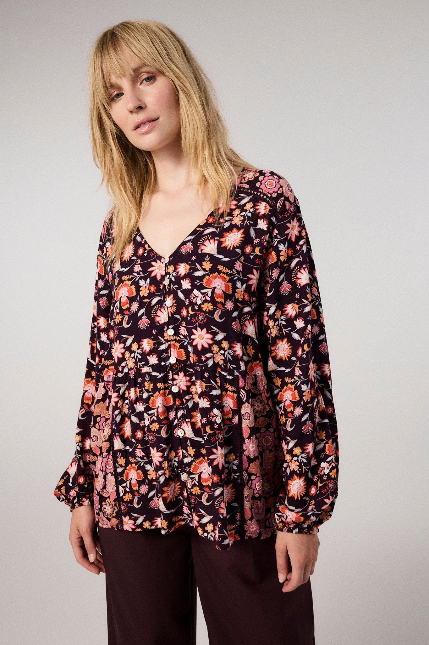 Himalaya Clothing Langarmbluse Langarm Bluse mit verspieltem Blumenprint - Bluse Damen aus Viskose Weiche Viskose Bluse mit hohem Tragekomfort