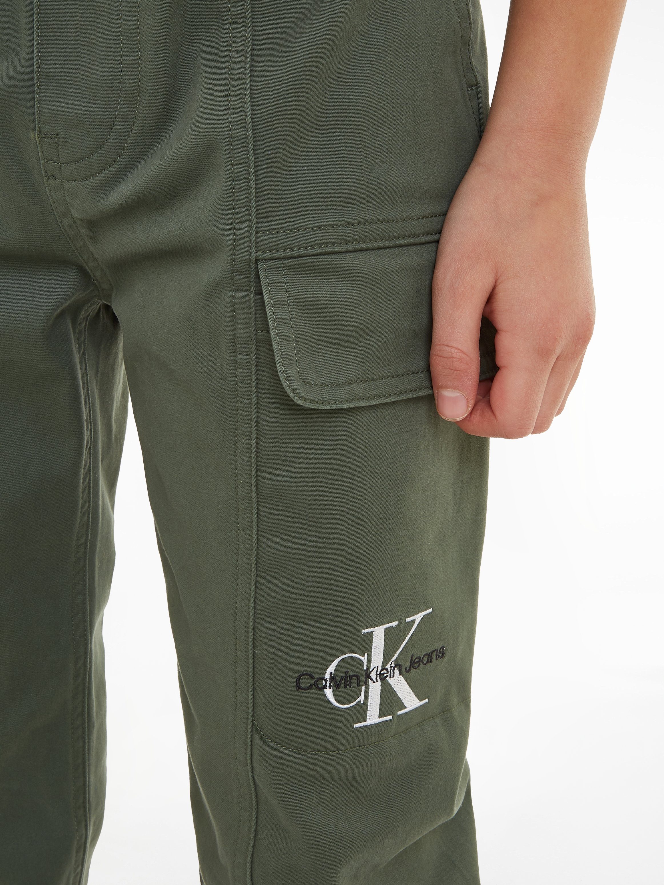 Cargohose Logoprägung mit Jeans CARGO PANTS Calvin Klein SATEEN Thyme