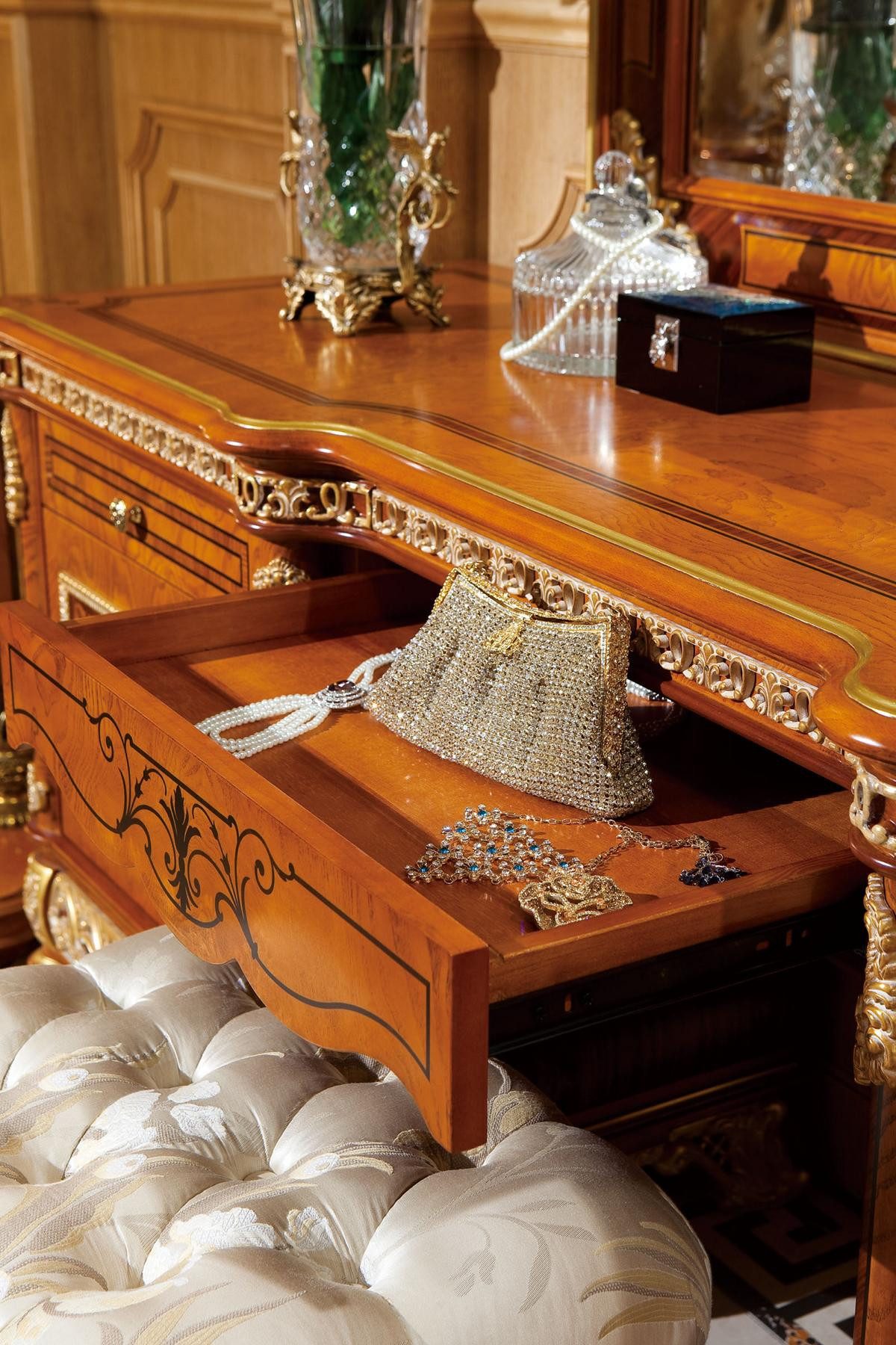 Xlmoebel Vitrine Eleganter Vitrinenschrank im Barock-Rokoko-Stil aus Holz (YB E62 SERIE 4 Tuerige Vitrine) Hergestellt in Europa