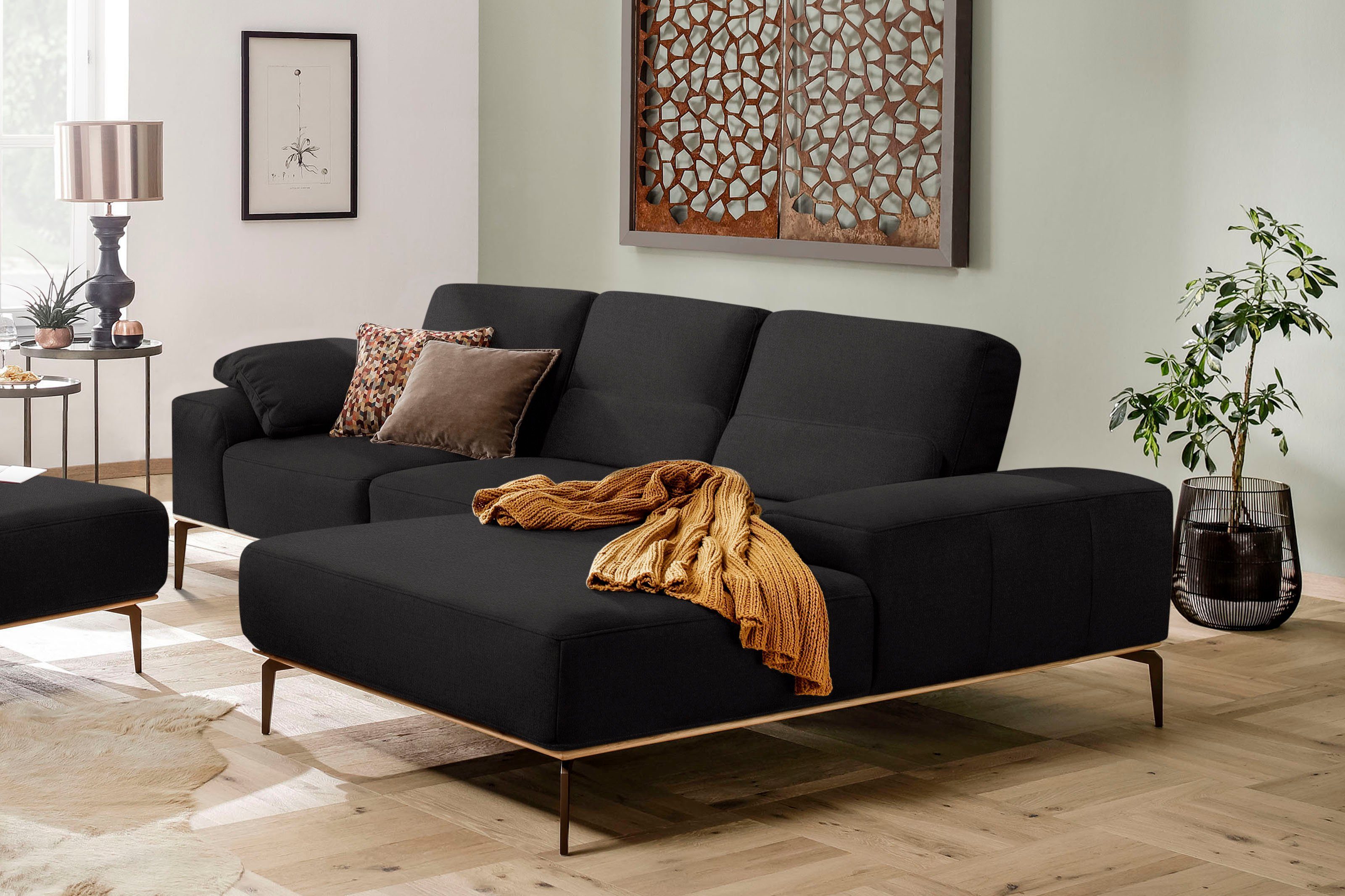W.SCHILLIG Ecksofa run, Designsofa mit tollem Sitzkomfort, bequem, L-Form, mit Holzsockel, Füße in Bronze pulverbeschichtet, Breite 279 cm