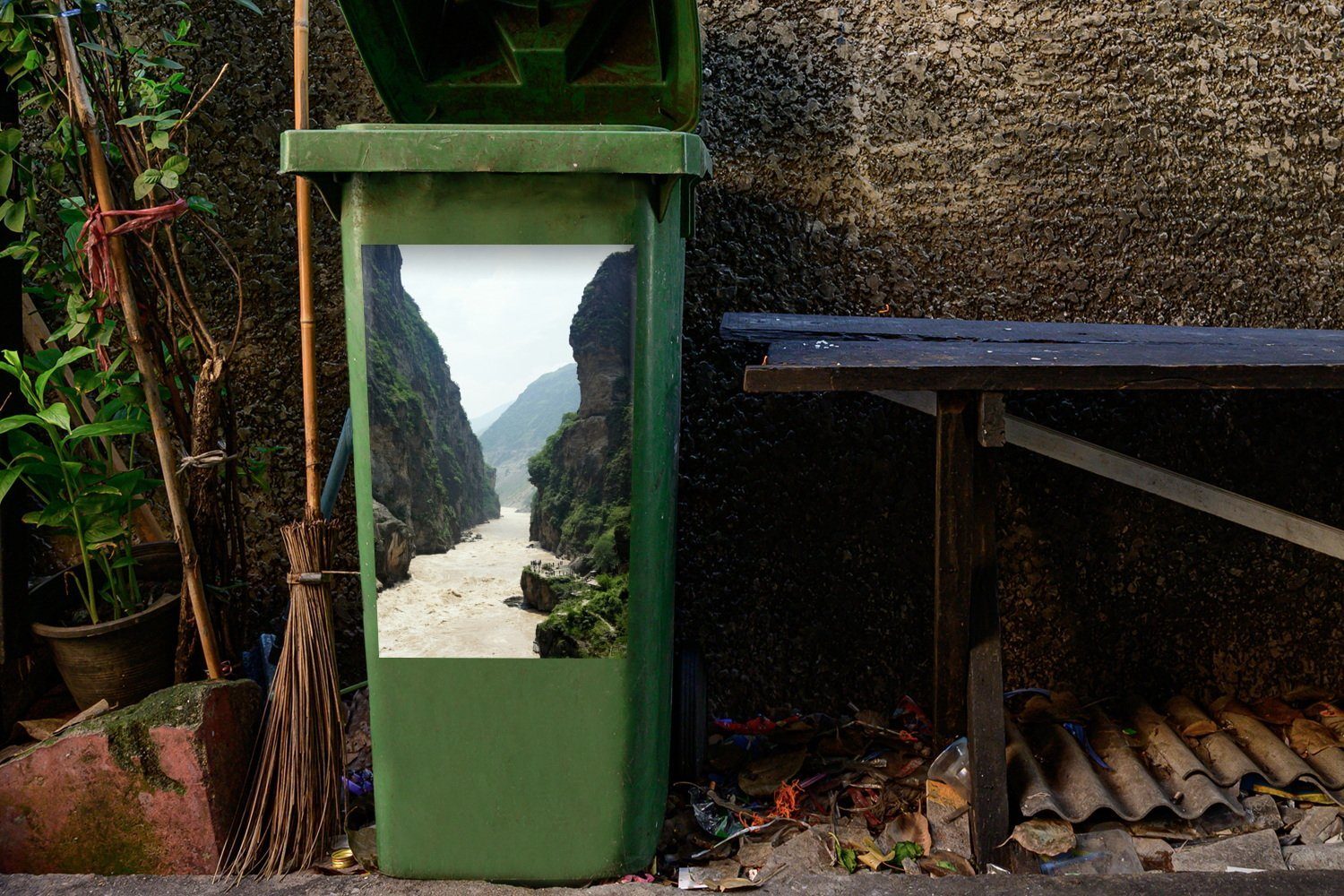 MuchoWow Wandsticker Abfalbehälter (1 Fließender St), der Sticker, Tigerschlucht in China Mülleimer-aufkleber, Mülltonne, Fluss in Container
