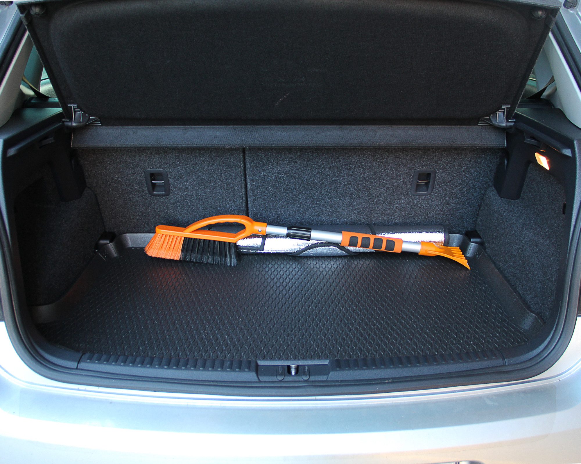 ONDIS24 Ice Scraper Telescopic Snow Brush with Soft Grip Aluminum Handle Car Extendable 77-107 cm