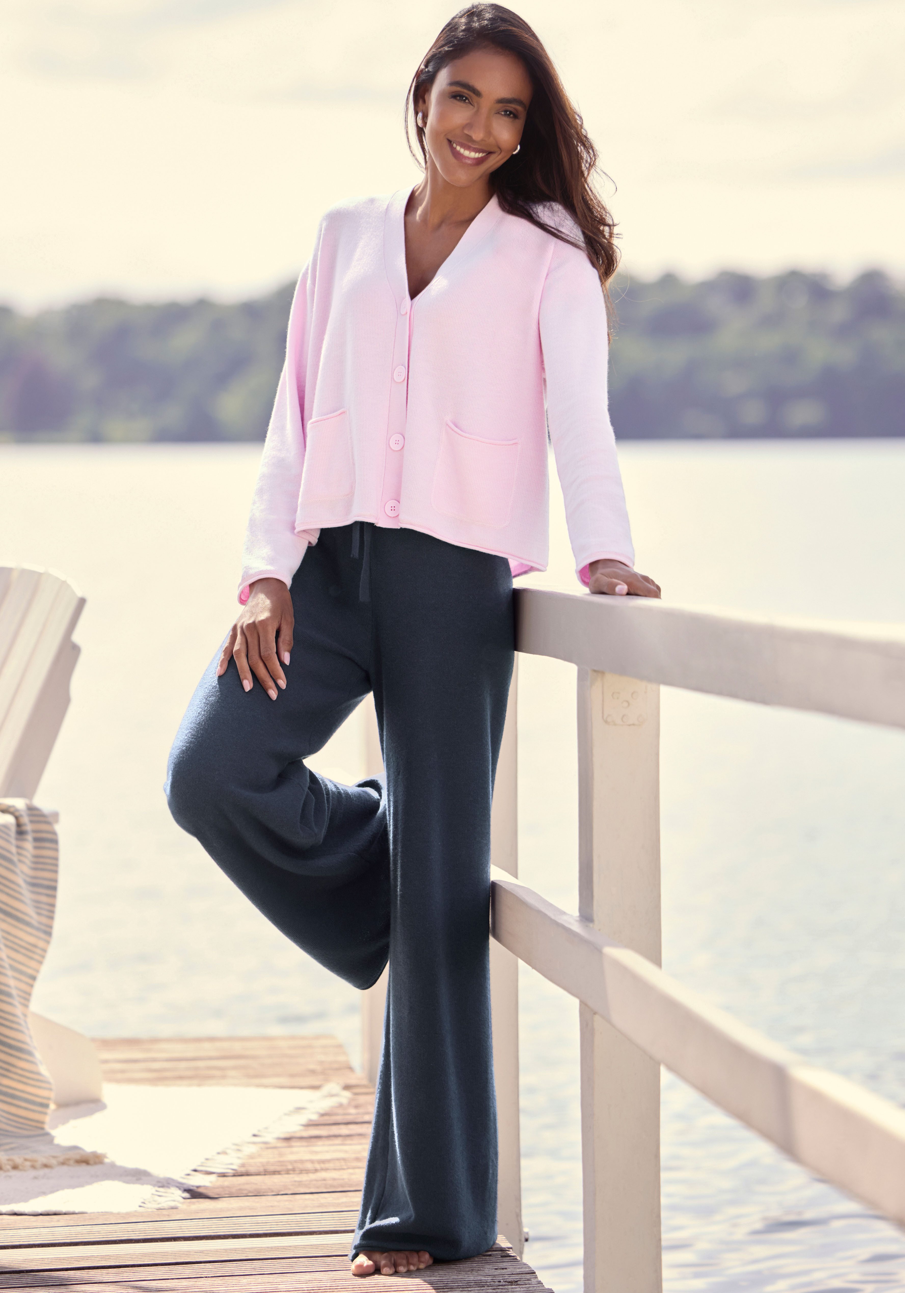 Elbsand Strickjacke aus hochwertigem Feinstrick, Loungewear – Bild 5 von 5