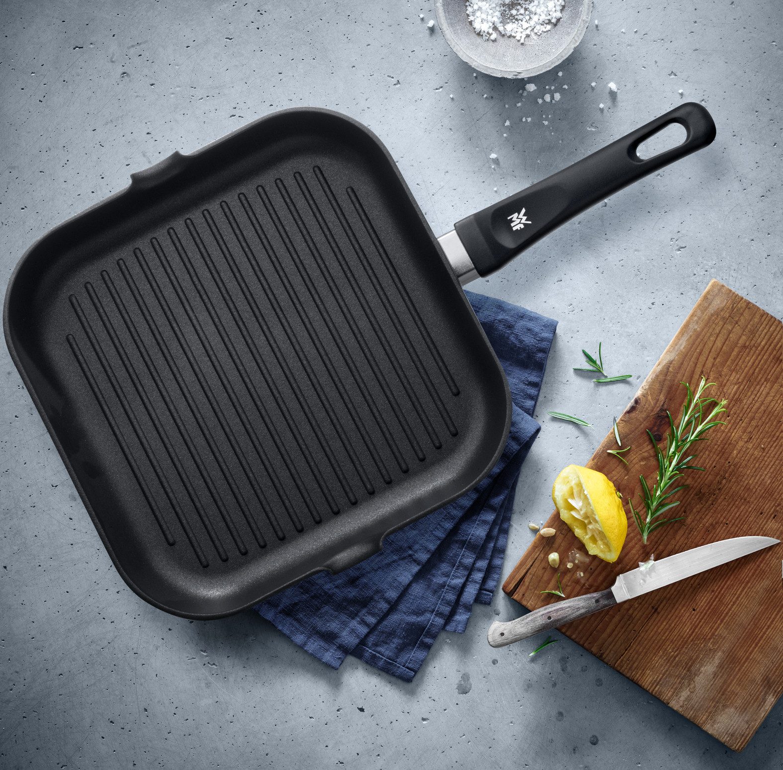 WMF Grillpfanne Party 27 x 27 cm mit Ausguss, Grillpfanne mit Antihaftversiegelung, Aluminiumguss, wärmereduzierender Griff, nicht induktionsgeeignet