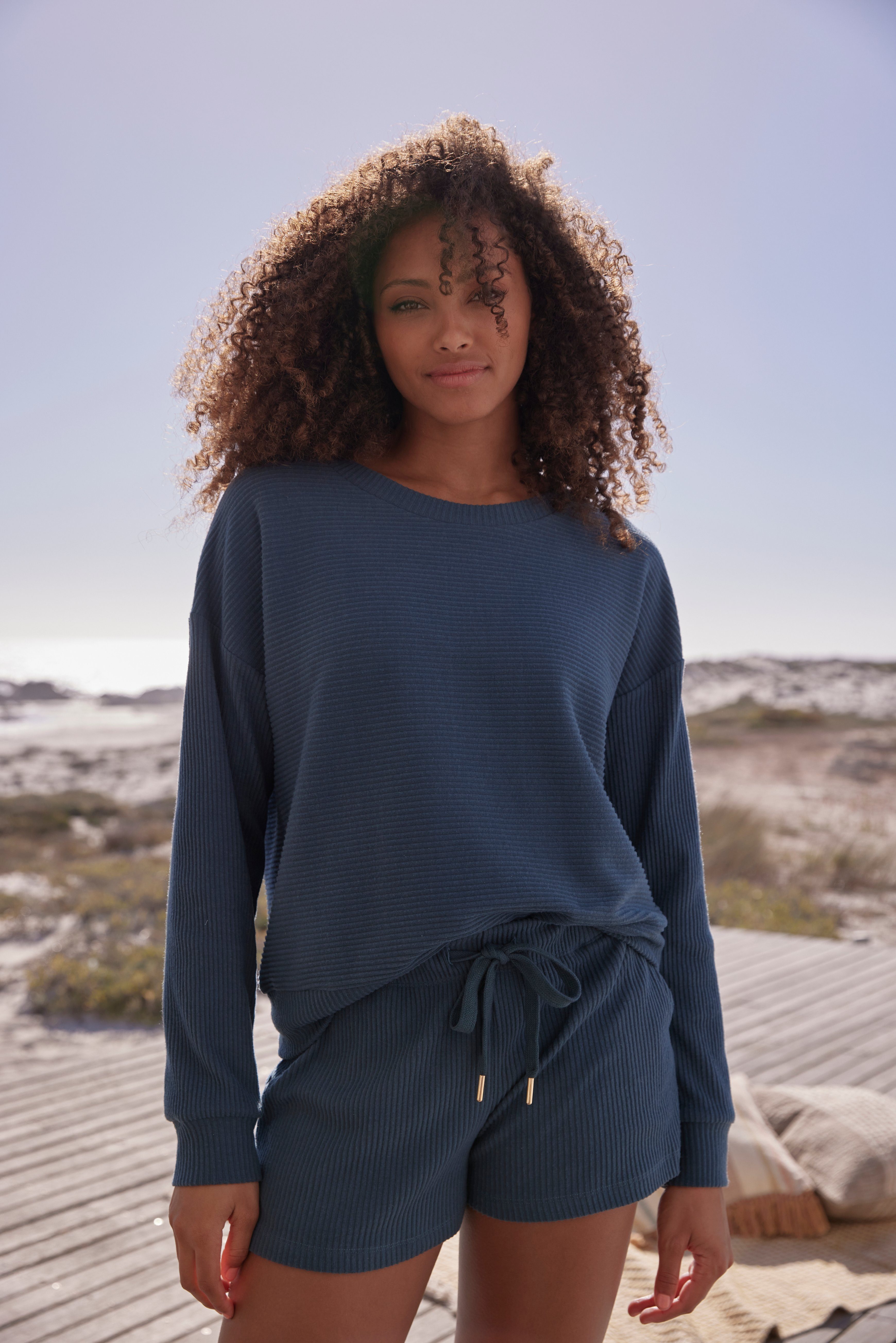 s.Oliver Sweatshorts Kurze Hose aus Ripp-Qualität mit seitlichen Taschen, Loungewear