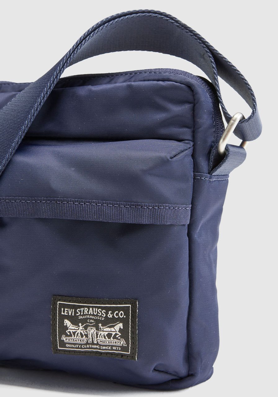 Levi's® Schultertasche, mit 2 Vordertaschen