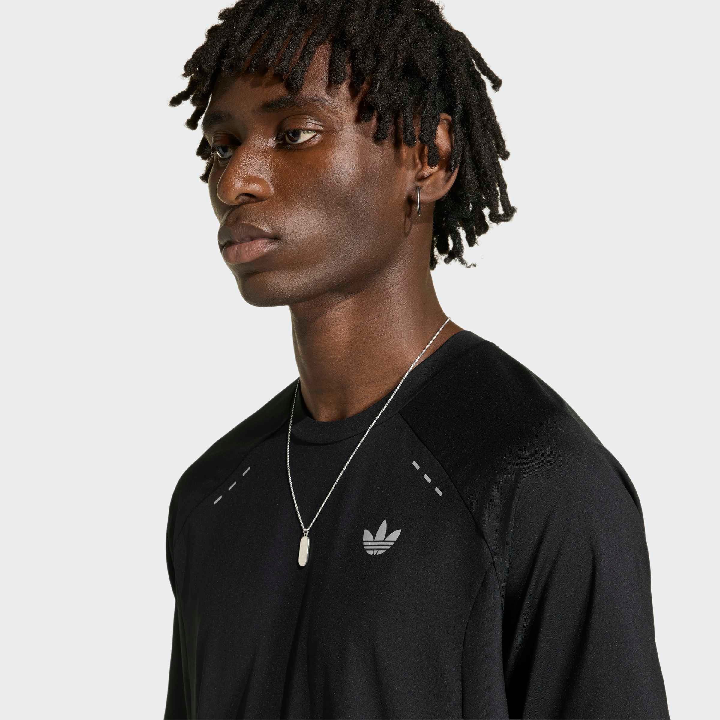 adidas Originals T-Shirt TECH TREFOIL ESSENTIALS POLYESTER sportlicher Stil, ohne Verschluss, aus Polyester – Bild 3 von 5