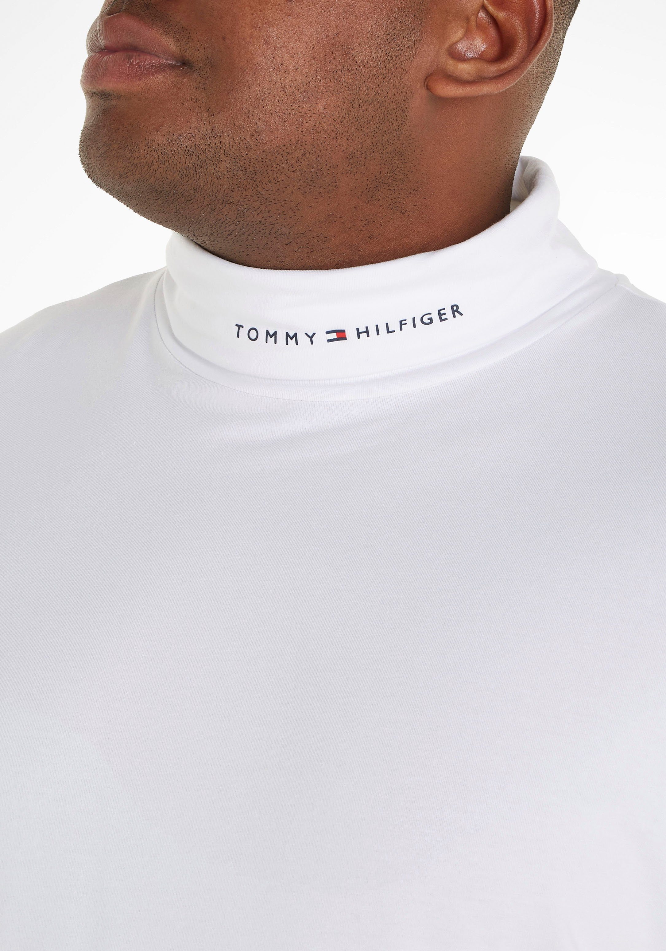 Tommy Hilfiger Big Logoschriftzug weiß Tall & dezentem am Kragen mit Rollkragenshirt