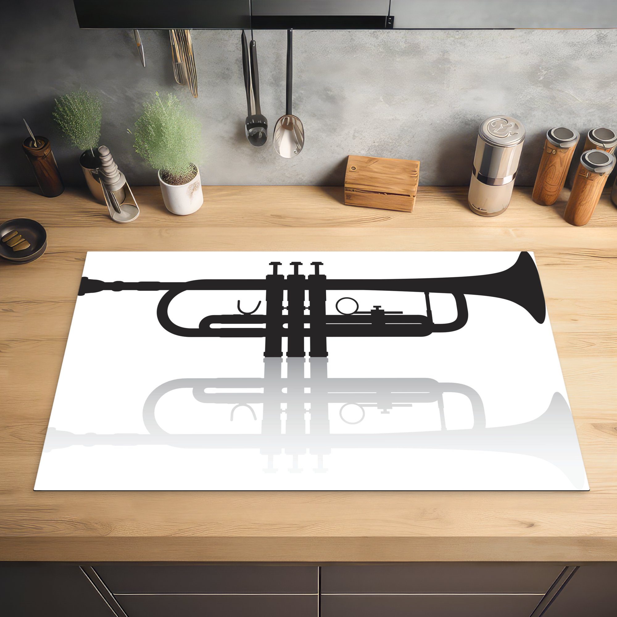 Trompete MuchoWow Reflexion, einer 83x51 tlg), Ceranfeldabdeckung, cm, für mit küche (1 einer Vinyl, Schwarz-Weiß-Illustration Herdblende-/Abdeckplatte Arbeitsplatte