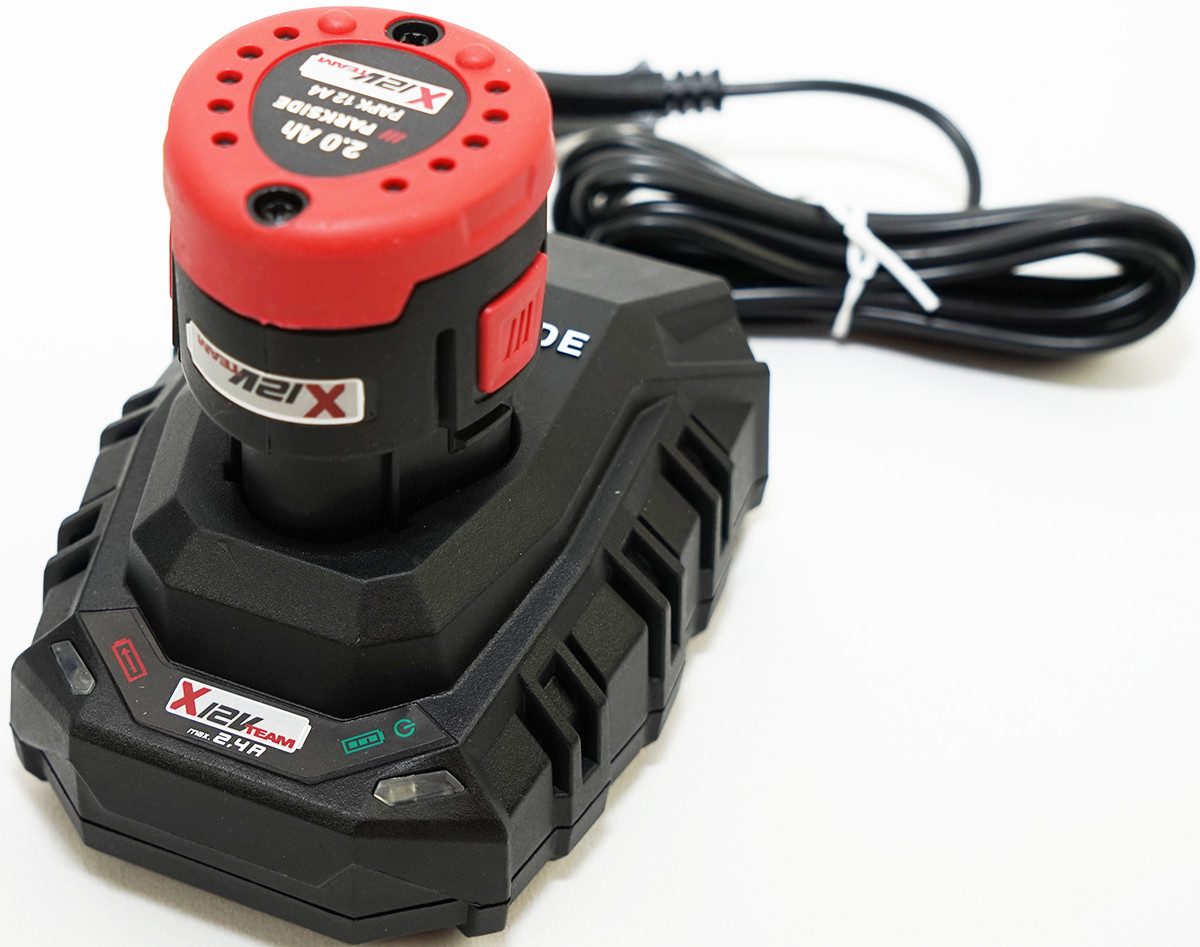 Parkside 12V Akku PAPK 12 A4, 2Ah und Ladegerät PLGK 12 A3, 2,4A, X12 Serie Akku-Set PAPK 12 A4 / PLGK 12 A3 (12 V), Cell Balancing – längere Akku-Laufzeit, erhöhte Akku-Lebensdauer