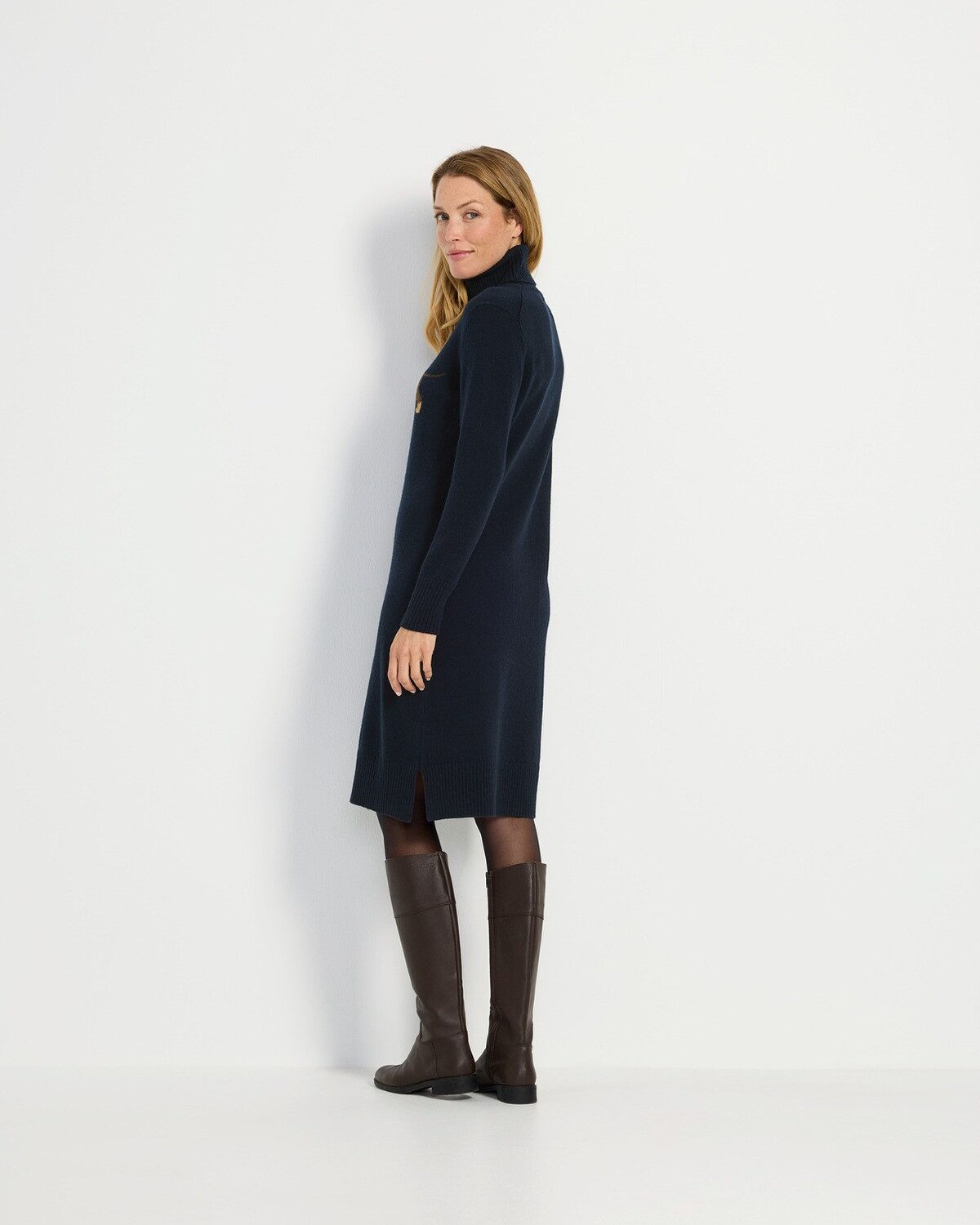Brigitte von Schönfels Strickkleid Rollkragen-Strickkleid mit Dackel – Bild 5 von 5