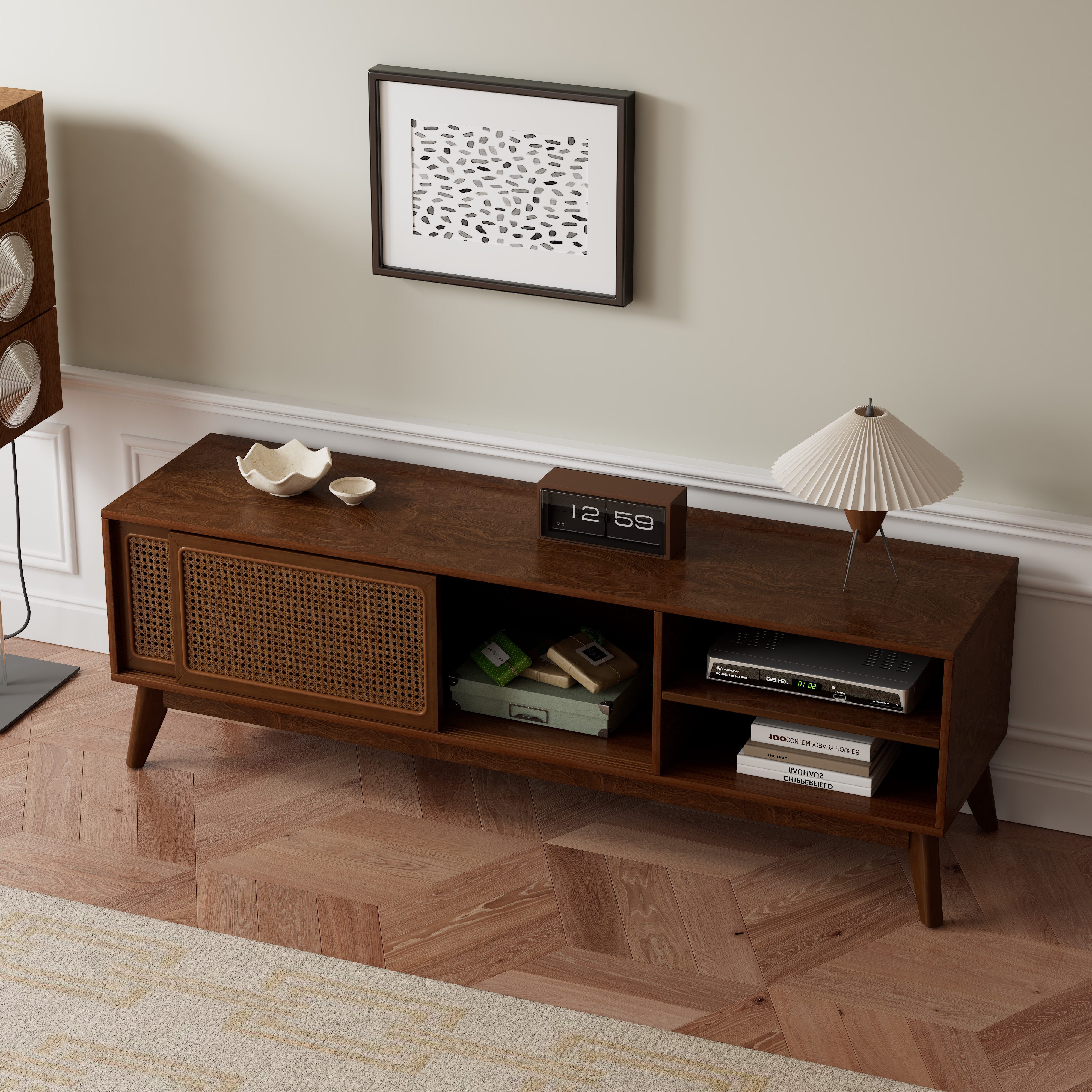 Celya TV-Schrank Mid-Century-Modern-Stil, mit Offene Regale Für TVs bis 65 Zoll (Füße aus Massivholz und Schranktüren aus Rattan) Entertainment-Schrank, Medienkonsole für Wohnzimmer und Medienraum