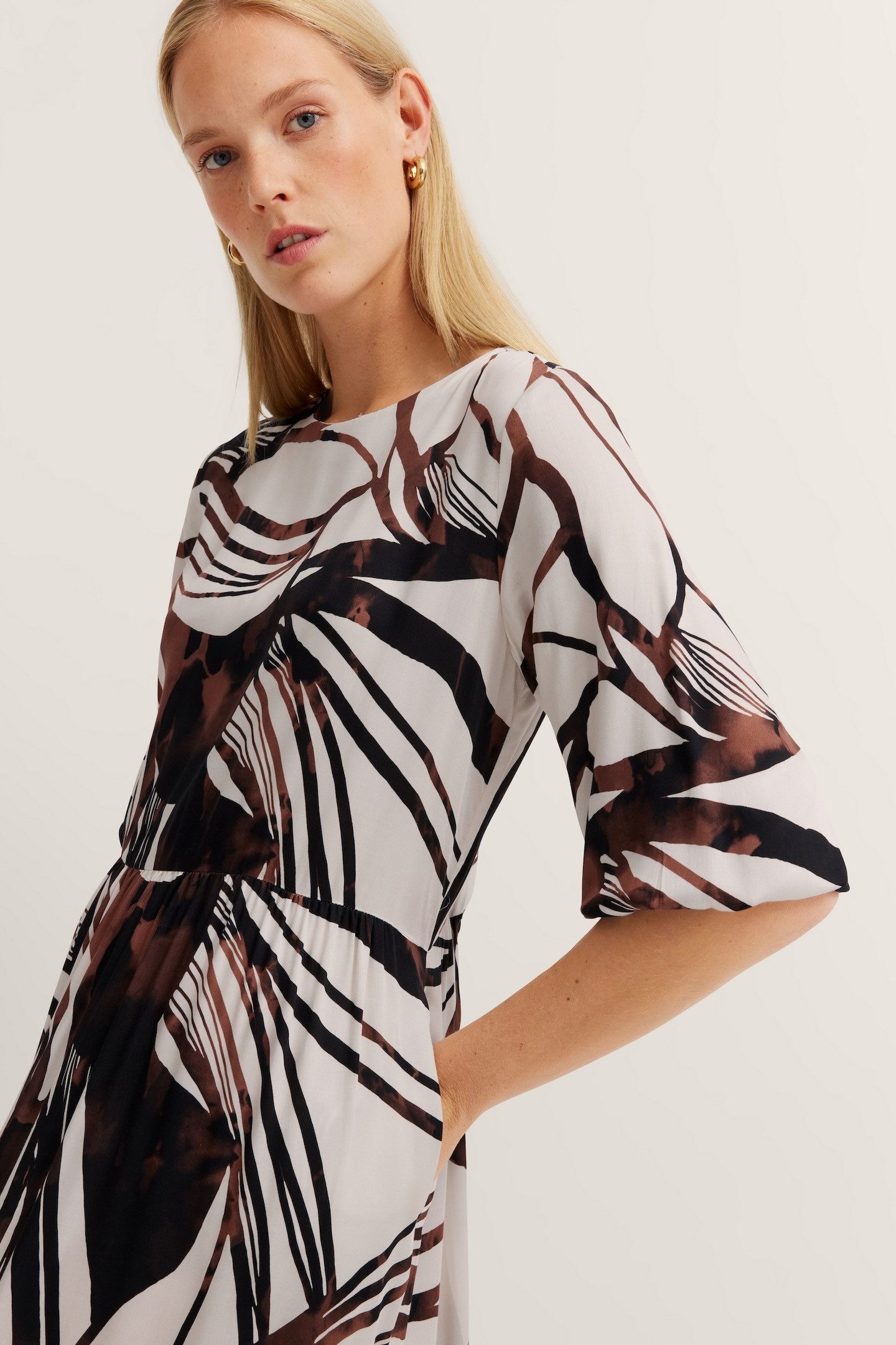 bugatti Sommerkleid mit Volants & Teilungsnähten