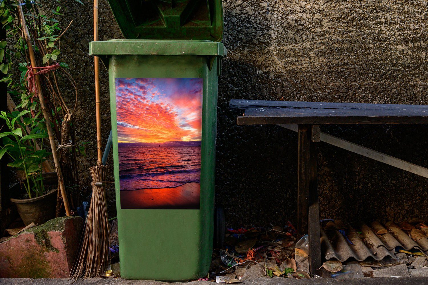 Wandsticker - Mülltonne, Rot Container, St), MuchoWow - Sticker, Abfalbehälter Sonnenuntergang Mülleimer-aufkleber, Strand (1