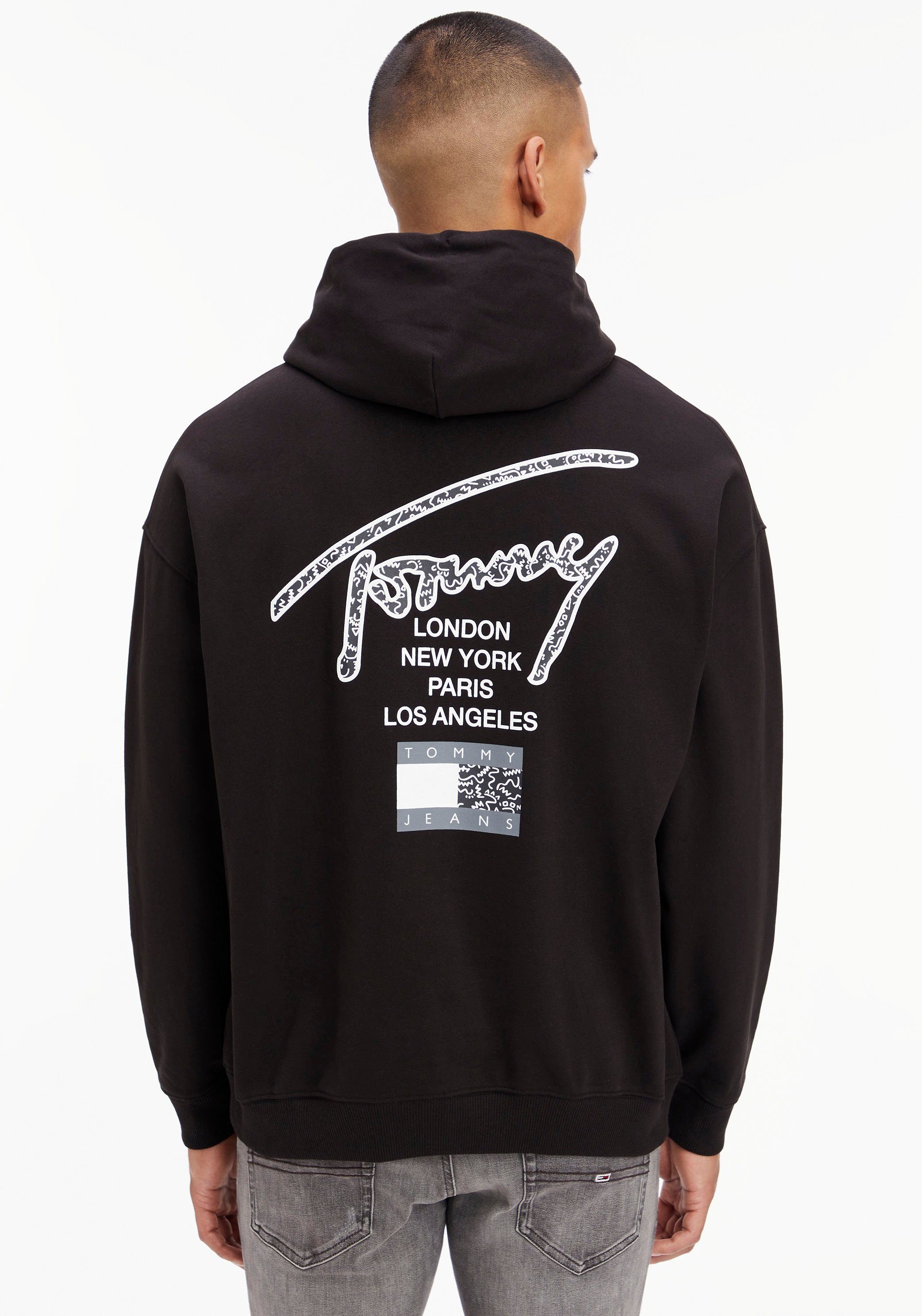 Kapuzensweatshirt dem Logodruck mit Tommy OVZ Jeans Black TJM HOODIE Rücken BACK auf AOP