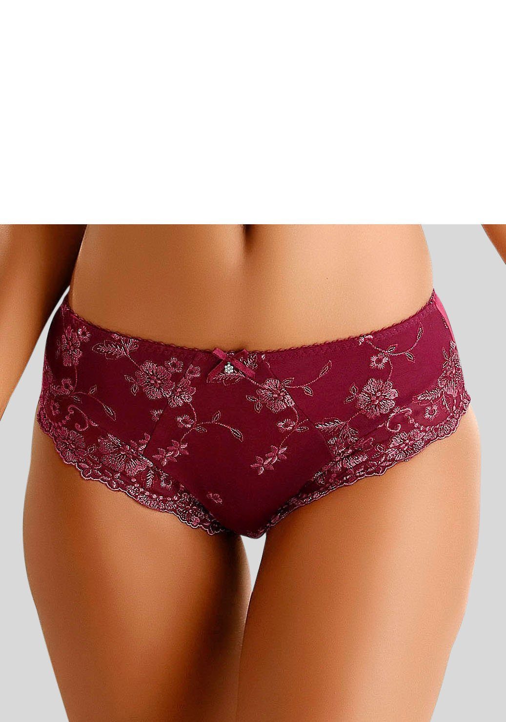 LASCANA Slip Wanda in abdeckender Schnittform und Stickerei Spitze