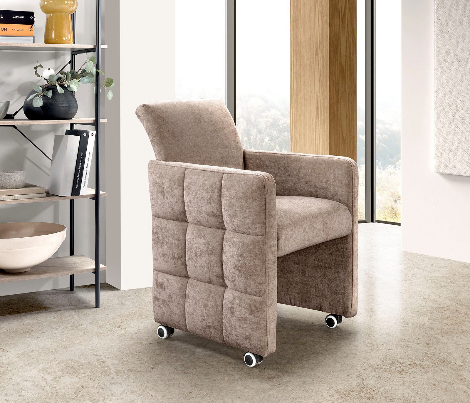 exxpo - sofa fashion Esszimmersessel Barista, Loungesessel auf Rollen mit hoher Bodenfreiheit, Barista Clubsessel auf Rollen mit schmalen Armlehnen, modernes Design