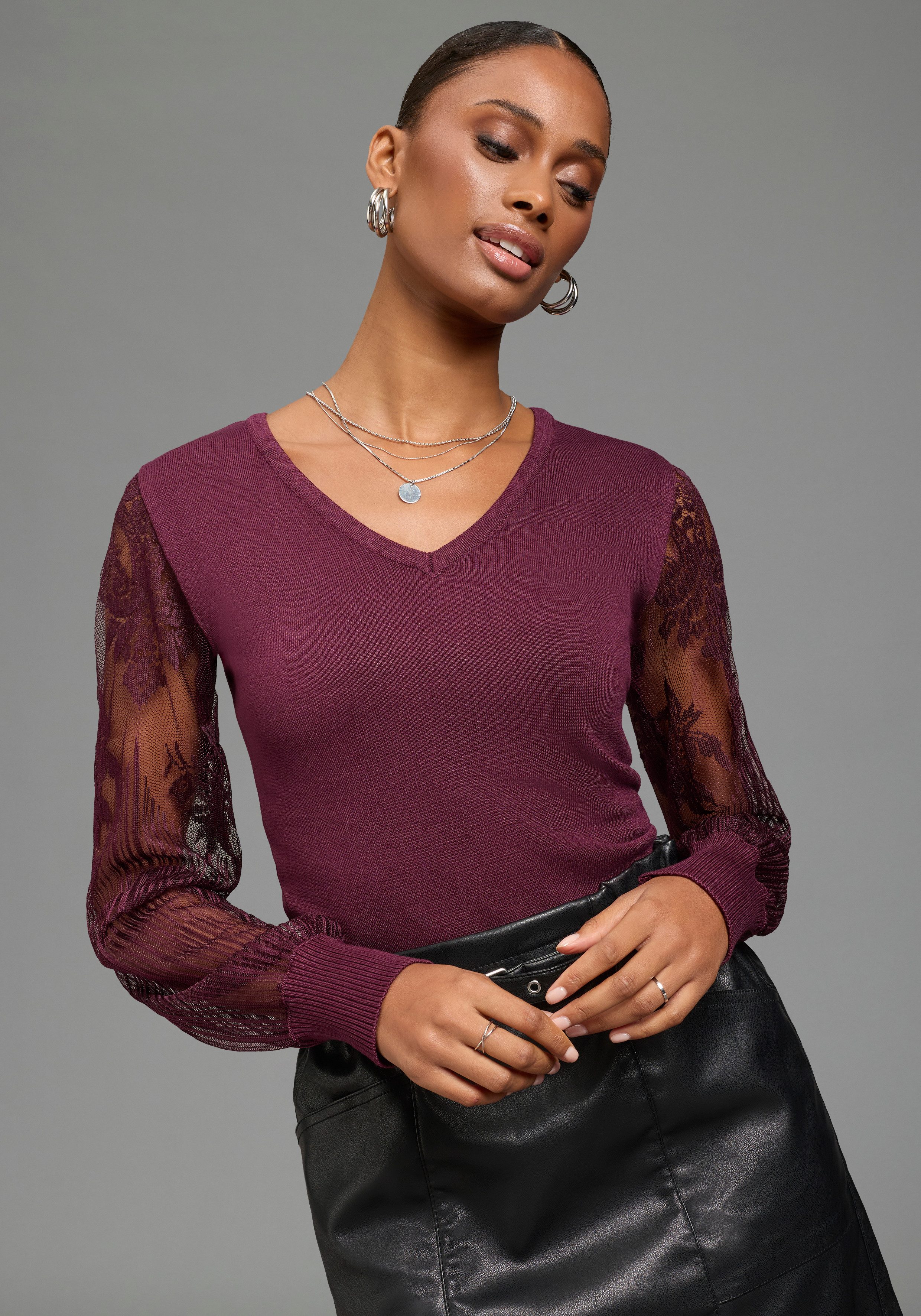 Melrose V-Ausschnitt-Pullover Feinstrickpullover mit Ärmeln aus hochwertiger Spitze. € 44,99, (€ 44,99 pro 1 Stk).