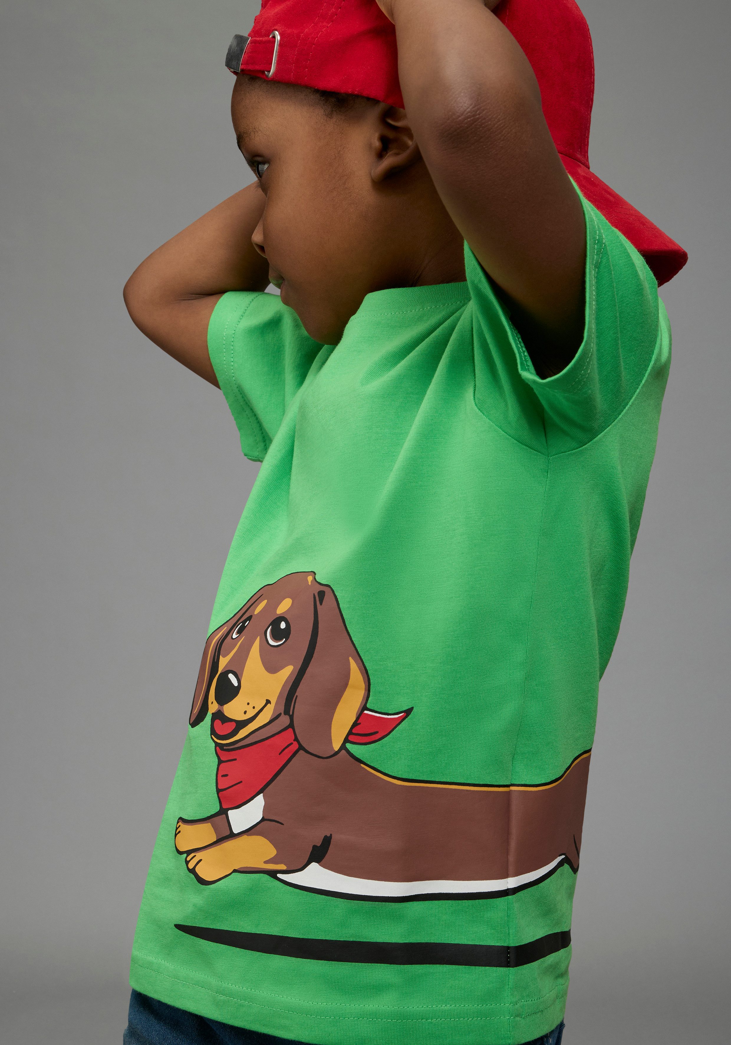KIDSWORLD T-Shirt Shirt mit rundum Dackel-Print Basic Passform, Kurzarm, bedruckte Optik, aus Baumwolle. € 9,99, (€ 9,99 pro 1 Stk).