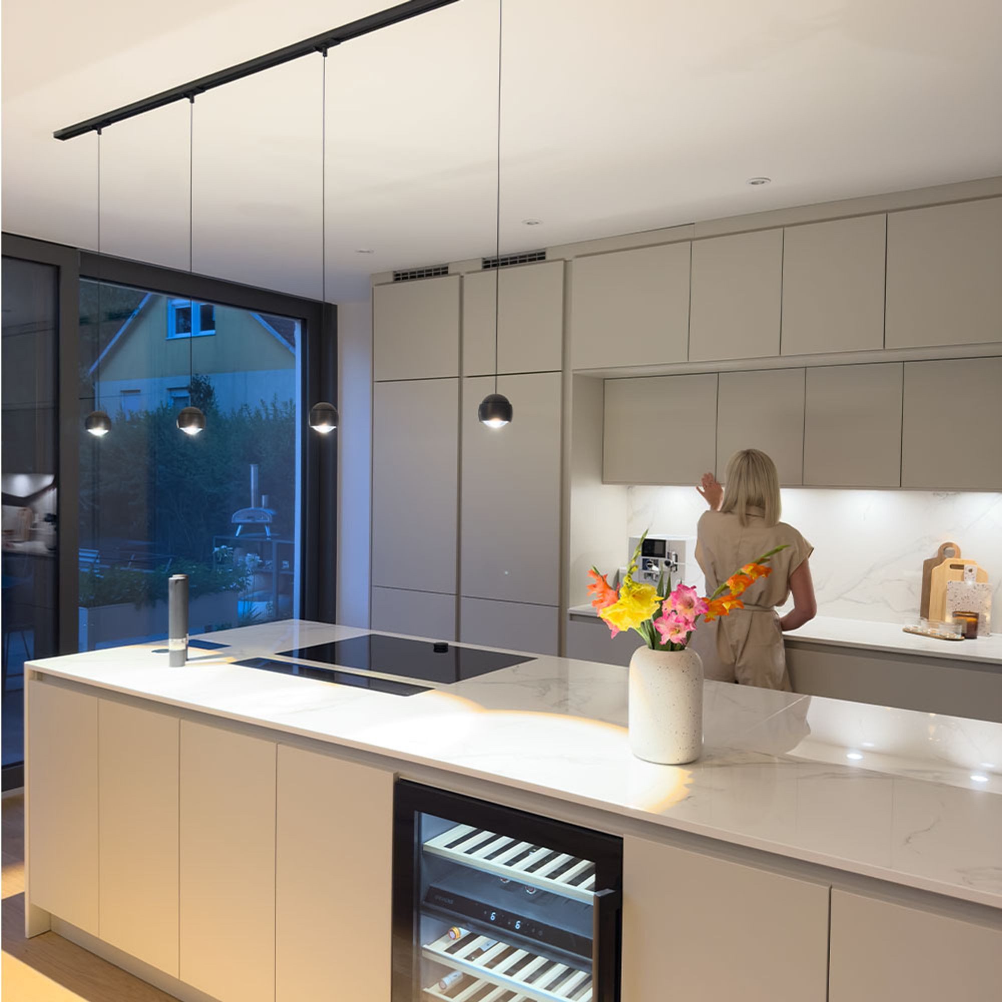 s.luce Pendelleuchte Beam LED 1-Phase-Schiene 200cm Esszimmerlampe Endeinspeiser Aluminium, Warmweiß