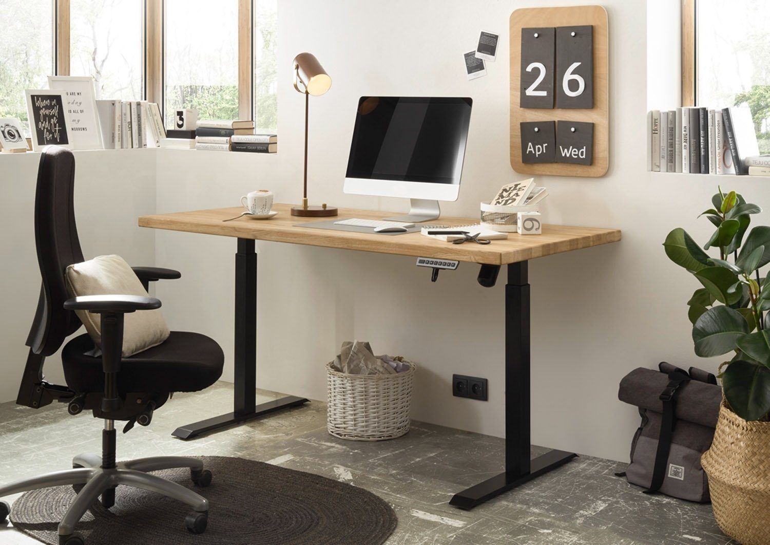 Schreibtisch TOULOUSE, Braun, Eichenholz, Schwarz, Metallgestell, B 160 cm x H 72 cm, elektrisch höhenverstellbar