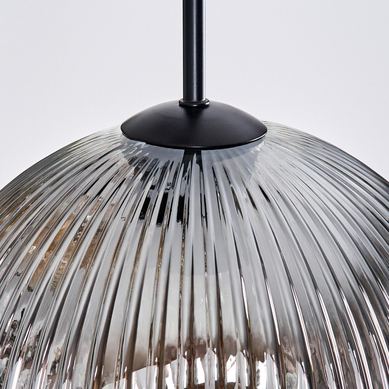 hofstein Hängeleuchte Hängelampe aus Metall/Riffelglas in Schwarz/Rauch/Bernstein/Klar, Hängeleuchte im modernen Retro/Vintage-Design (20; 25; 30 cm),3xE27