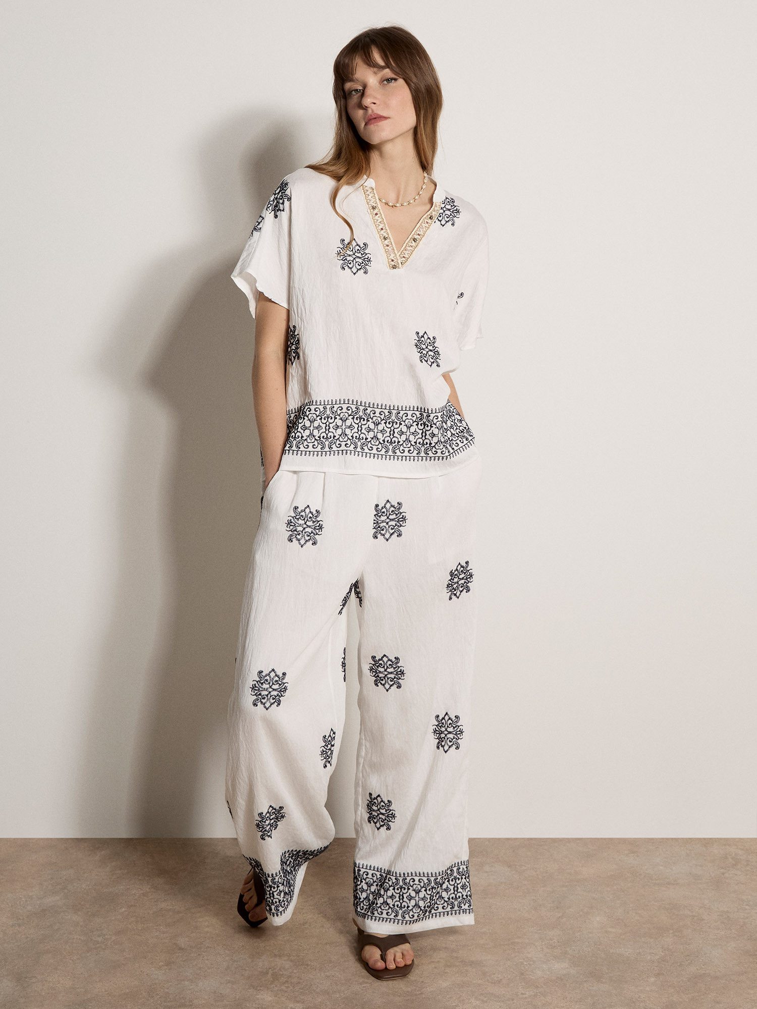 Apricot Stoffhose Weite Hose mit Paisleymuster mit Stickerei