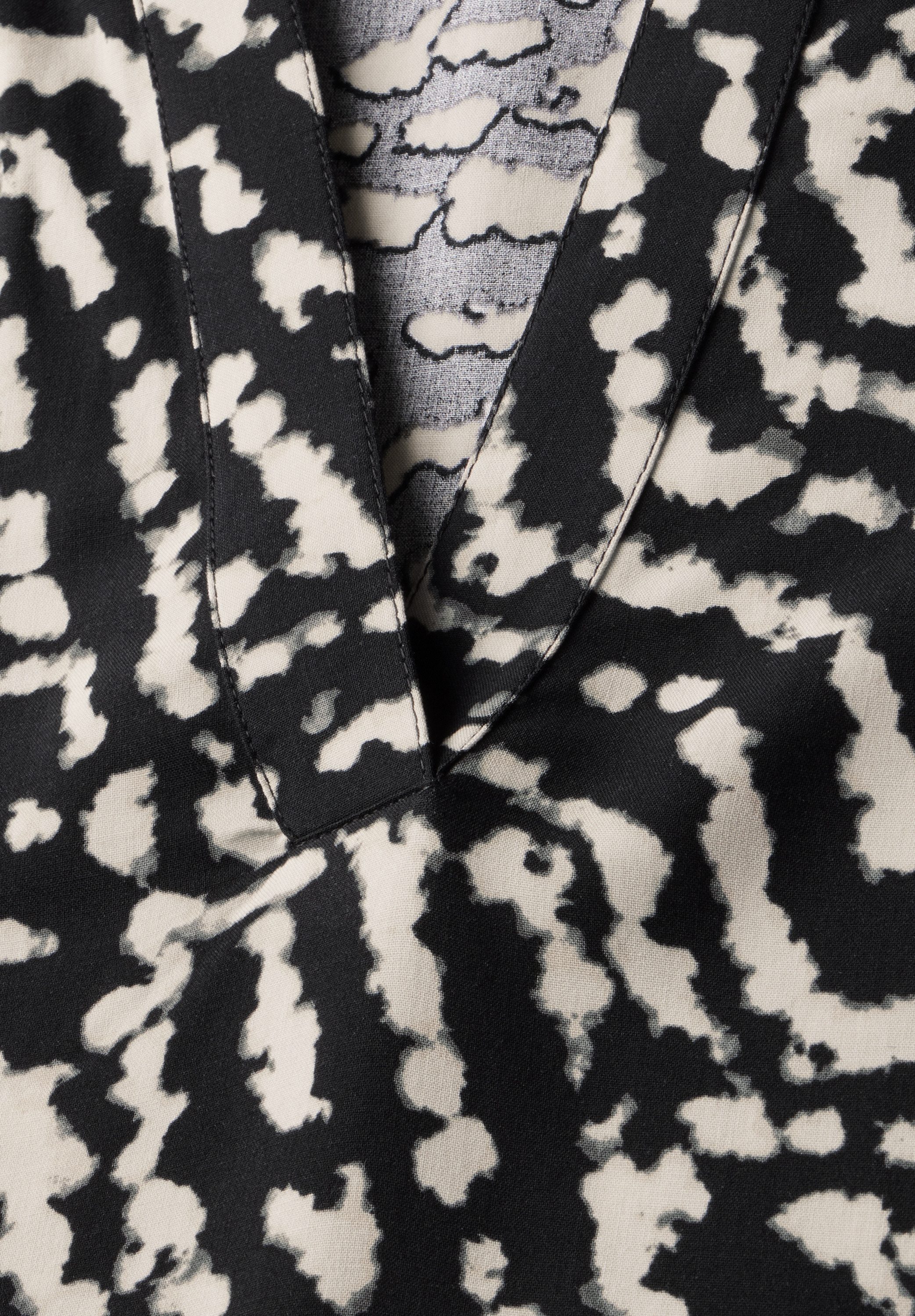 STREET ONE Kurzarmbluse mit grafischem Muster