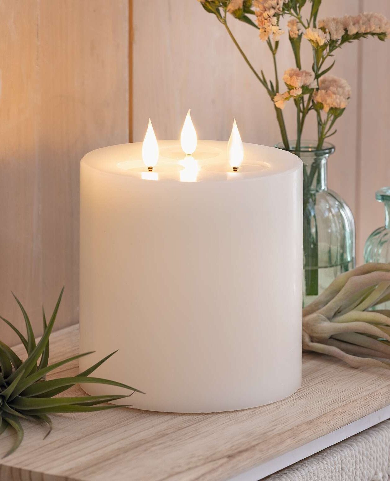 Dekoleidenschaft LED-Kerze 3 Docht Kerze "Classic" aus Echtwachs in creme Ø 15x18 cm Stumpenkerze, große Wachskerze mit Timer, Mehrdochtkerze, flammenlos flacke – Bild 5 von 5