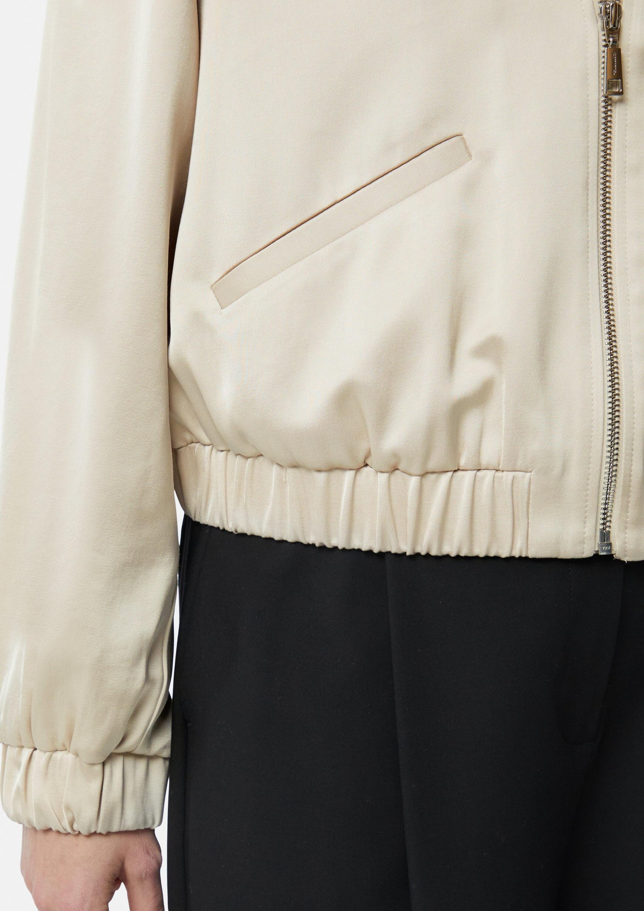 comma Funktionsjacke Indoor-Jacke Blouson aus Satin