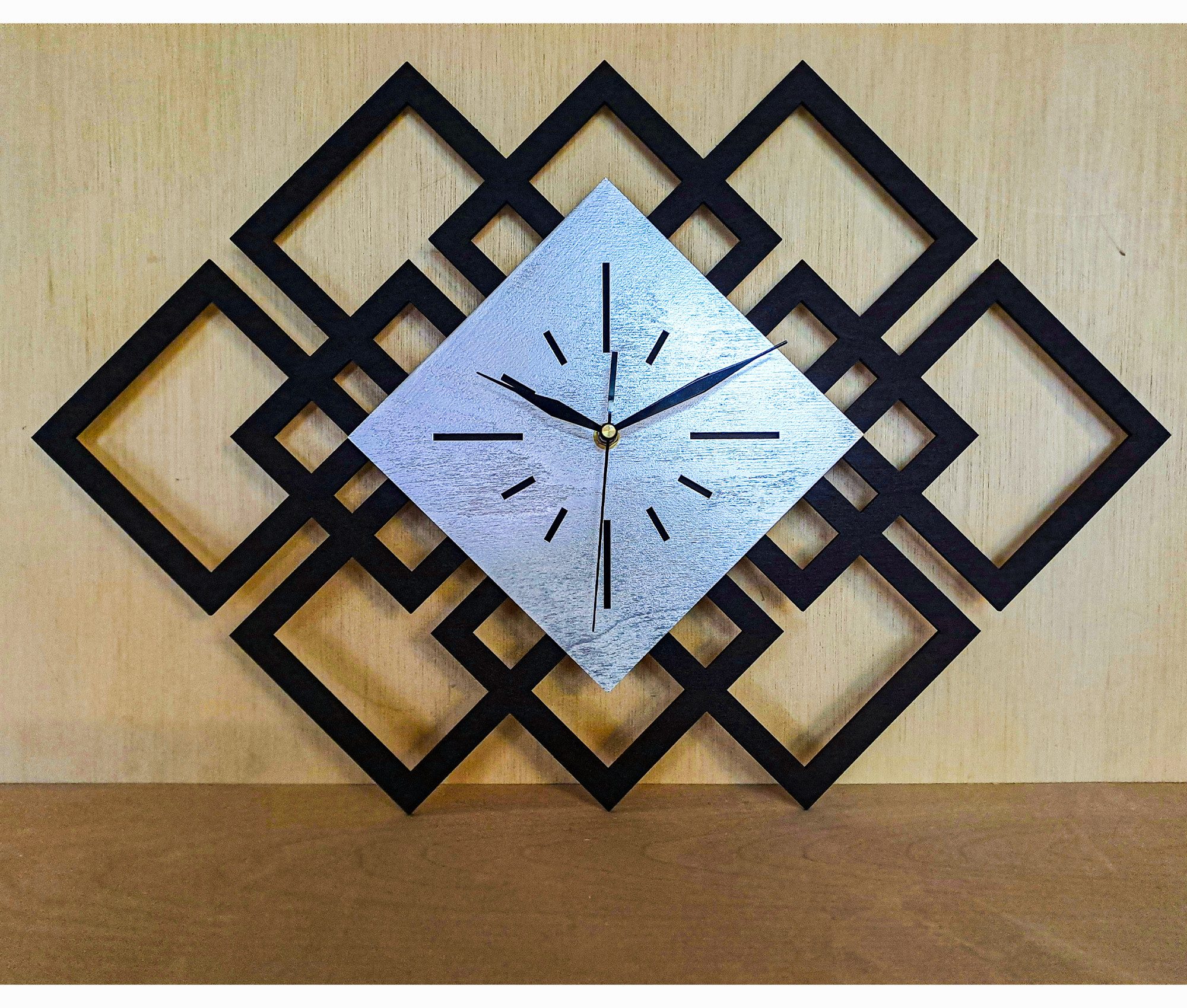 ORNAMENTI Wanduhr Groß, modern Wanduhr, Holz, Eichenfurnier, loft, minimalistisch (ohne Ticken, Wanddeko, Holzdeko, 4 Farben, hingucker Wanduhr)