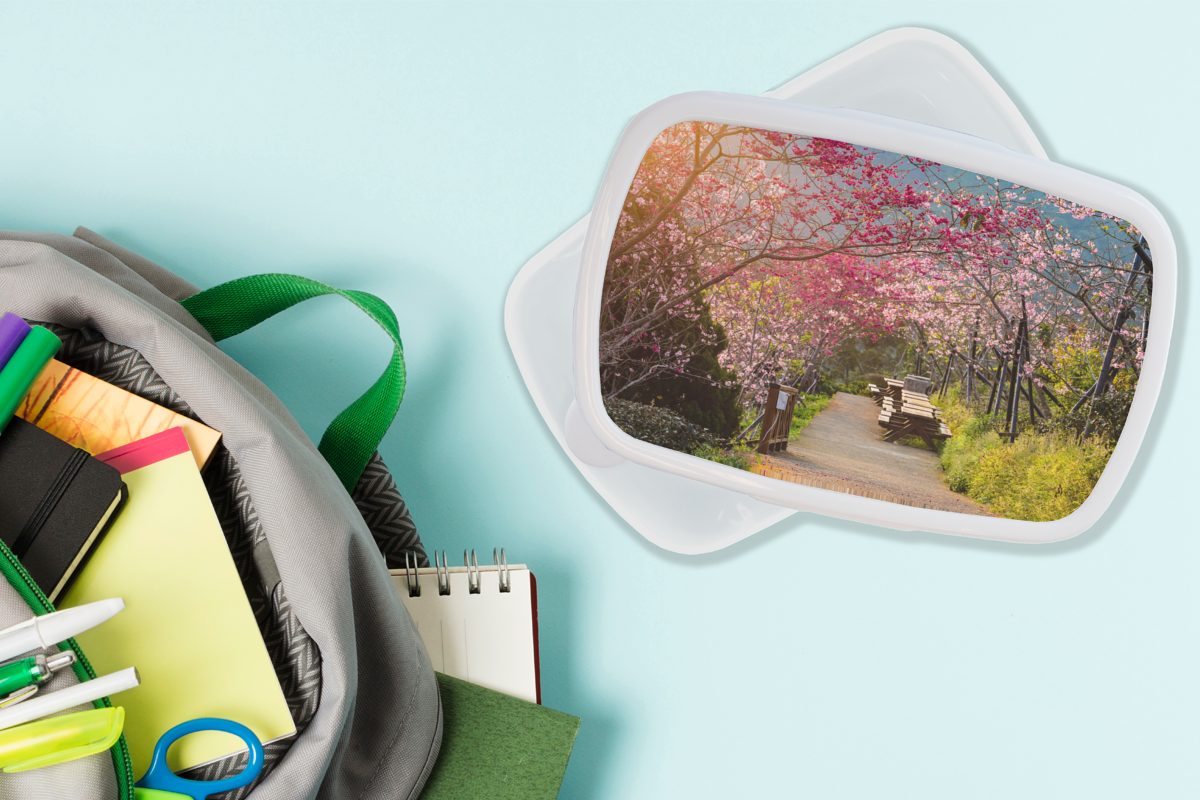 MuchoWow Lunchbox und Jungs Erwachsene, und (2-tlg), Brotdose, Kunststoff, rosafarbenen Sakura-Blätter für Straßenrand, am Brotbox Kinder des Die Baumes für weiß Mädchen