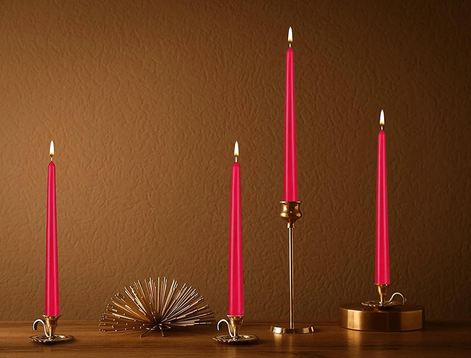 BRUBAKER Spitzkerze Set, mit Brenndauer langer und Rot Kerzenhalter für Deko lange, - Kerzenständer tropffreie 4-tlg), Kerzen (Leuchterkerzen