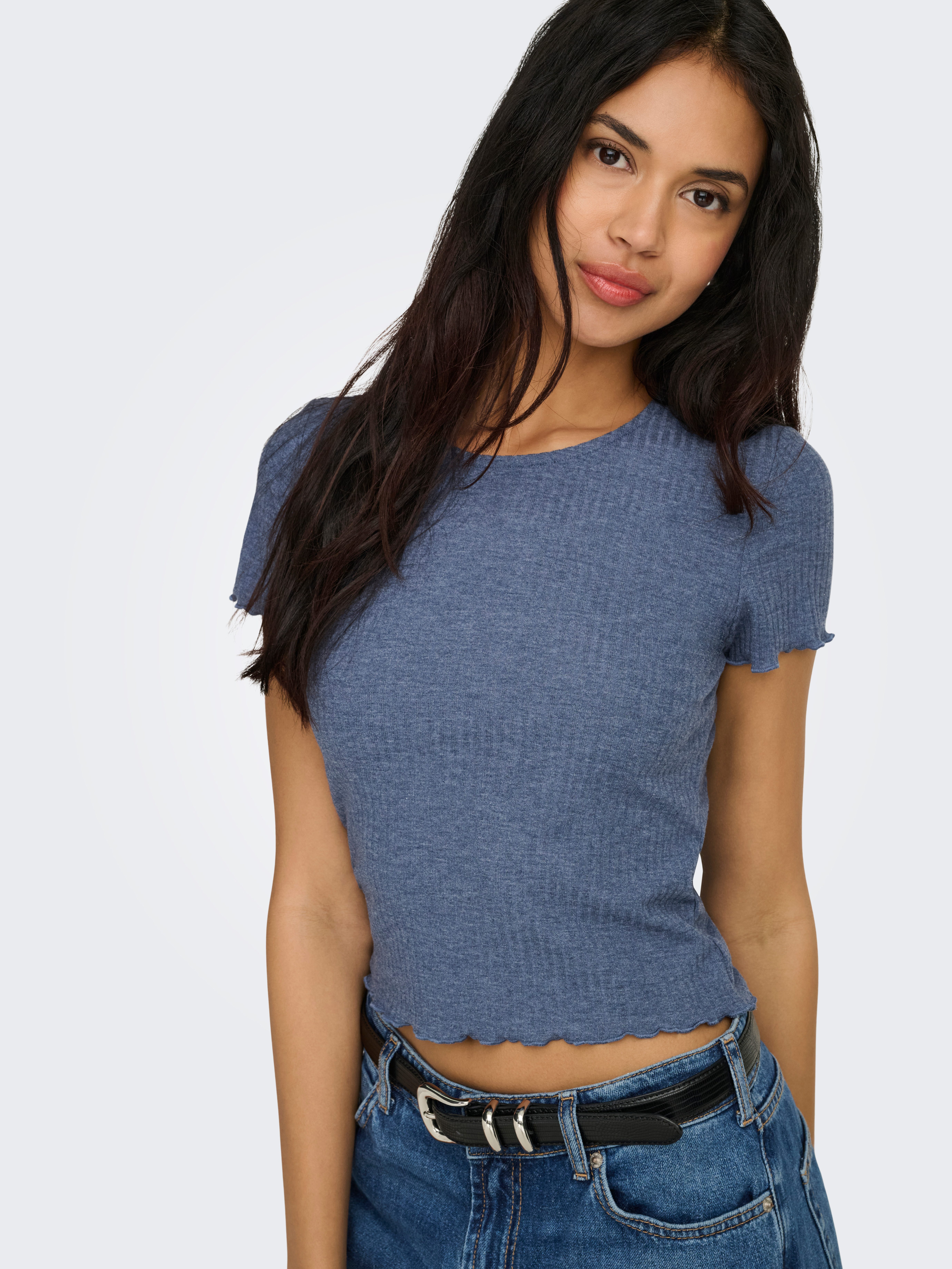 ONLY Rundhalsshirt ONLEMMA S/S SHORT TOP NOOS JRS Rundhals, modisch, regular fit, gewellter Abschluss, unifarben