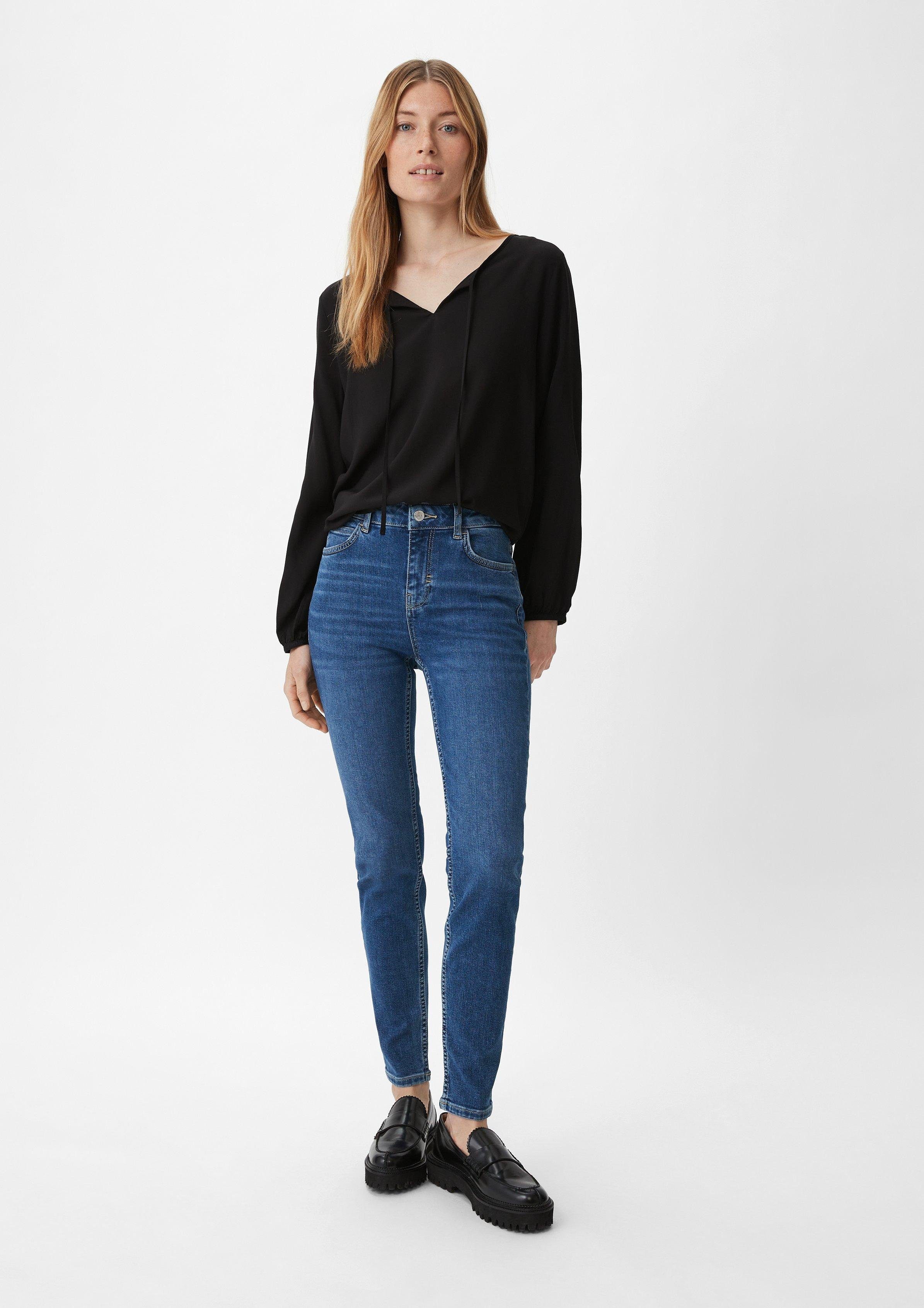 5-Pocket-Jeans mit Leder-Patch identity casual comma Skinny: Waschung, Waschung Jeans