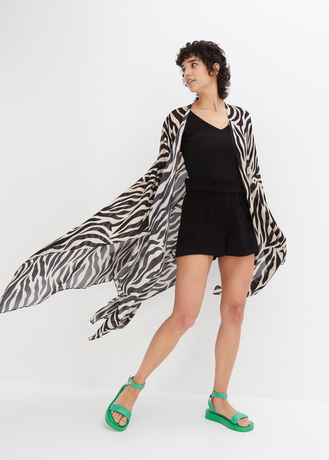 bonprix Poncho aus Viskose, mit Animal-Print, figurumspielend, Überwurf