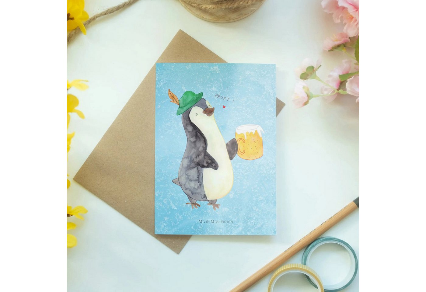 Thumbnail - Mr. & Mrs. Panda Grußkarte Pinguin Bier - Eisblau - Geschenk, oktoberfest 2023, Pinguine, Ansich, Einzigartiges Design