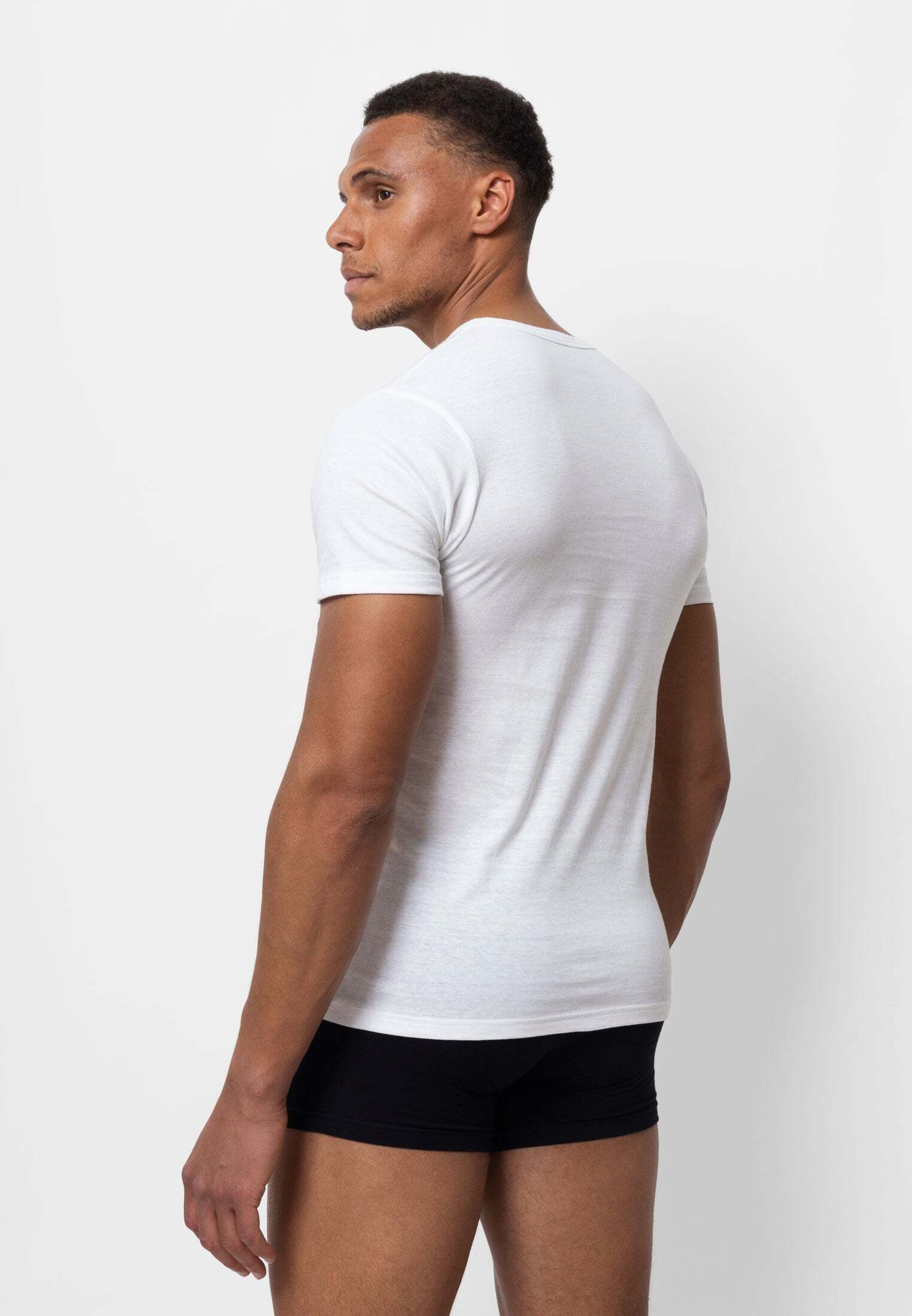 SNOCKS Unterziehshirt T Shirt mit V-Ausschnitt Unterhemden Herren (2 Stück, 2-St) aus Bio-Baumwolle, extra lang geschnitten