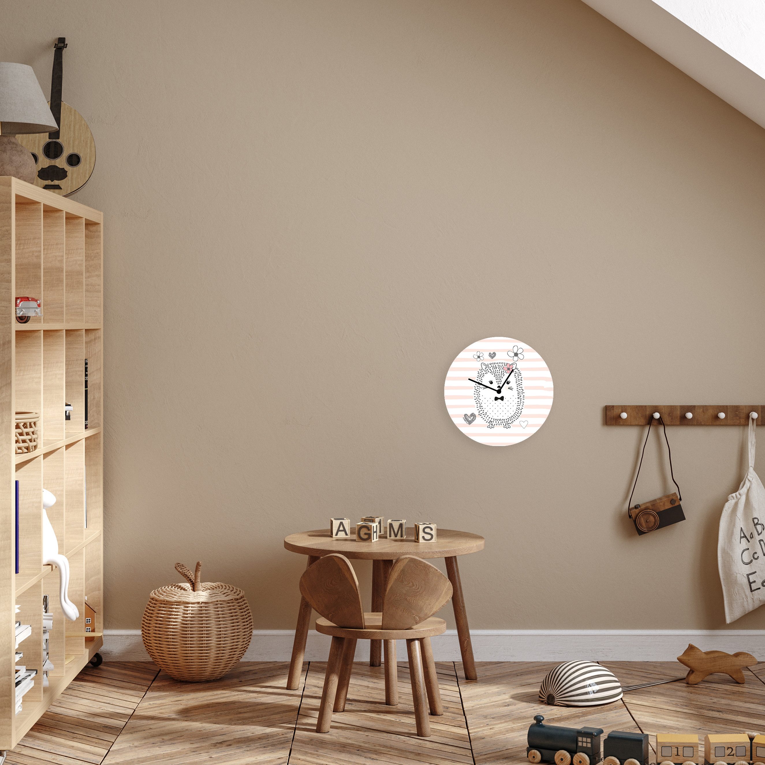 Wanduhr Kleiner Igel mit Blüten