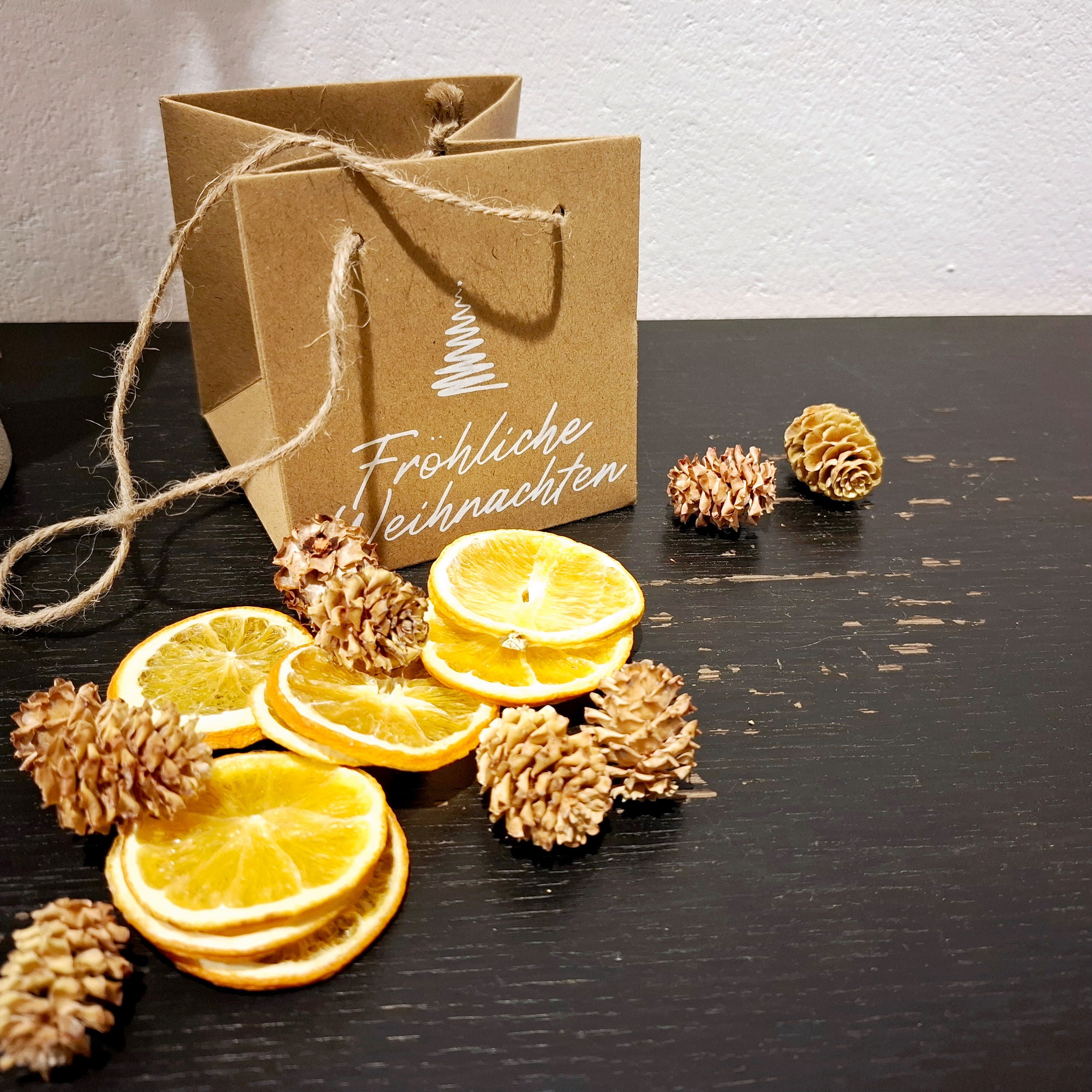 meytrade Adventskranz Naturdekoration Zubehör zum basteln Orangenscheiben Minizapfen DIY, Bastelset als Kranzdeko oder Steudeko zu Weihnachten